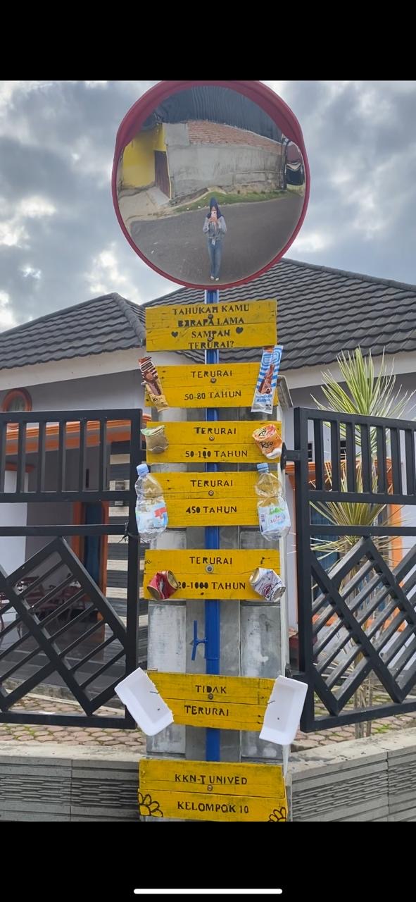 Pemasangan papan edukasi