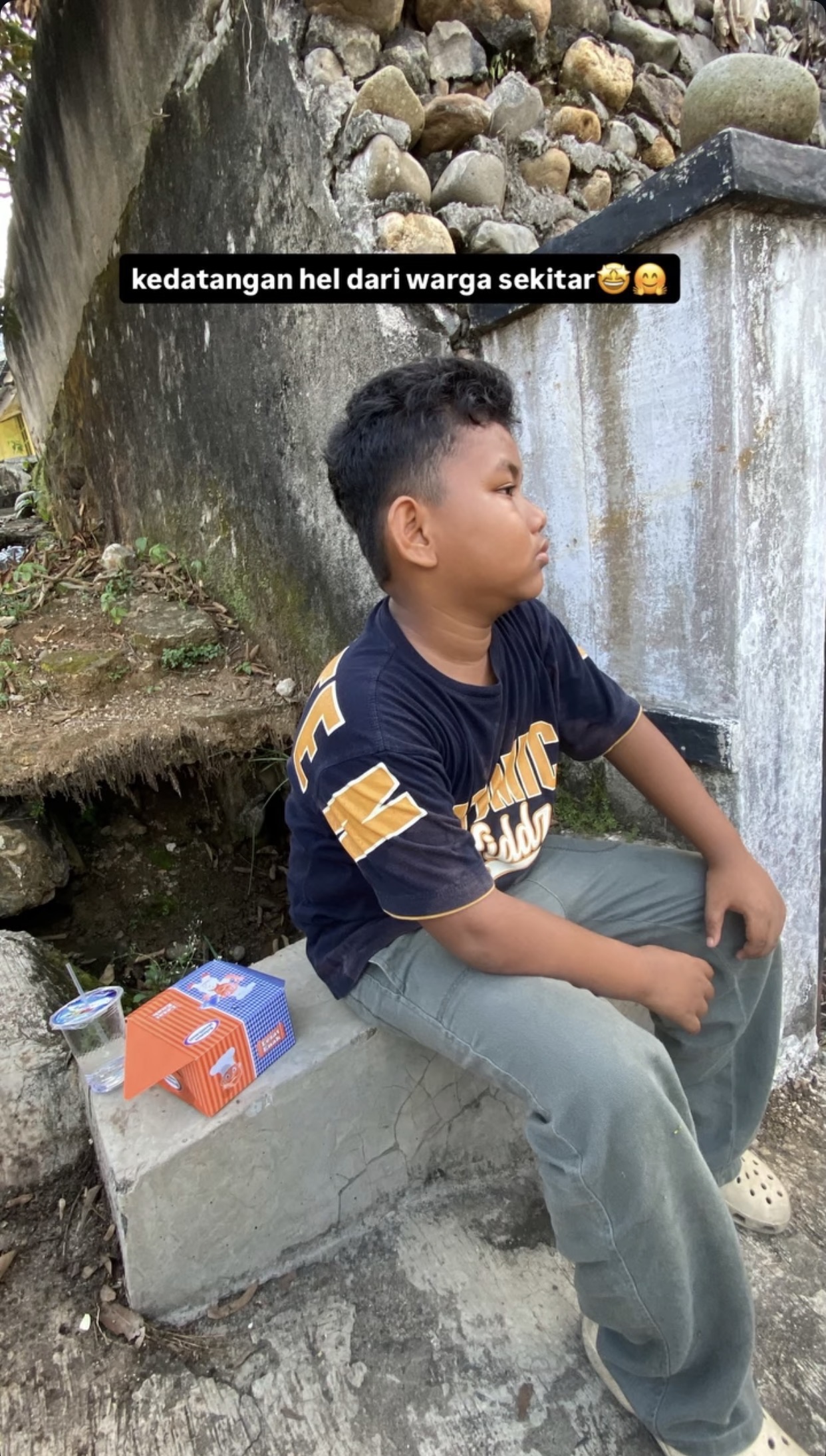 kedatangan anak kecik dari warga sekitar