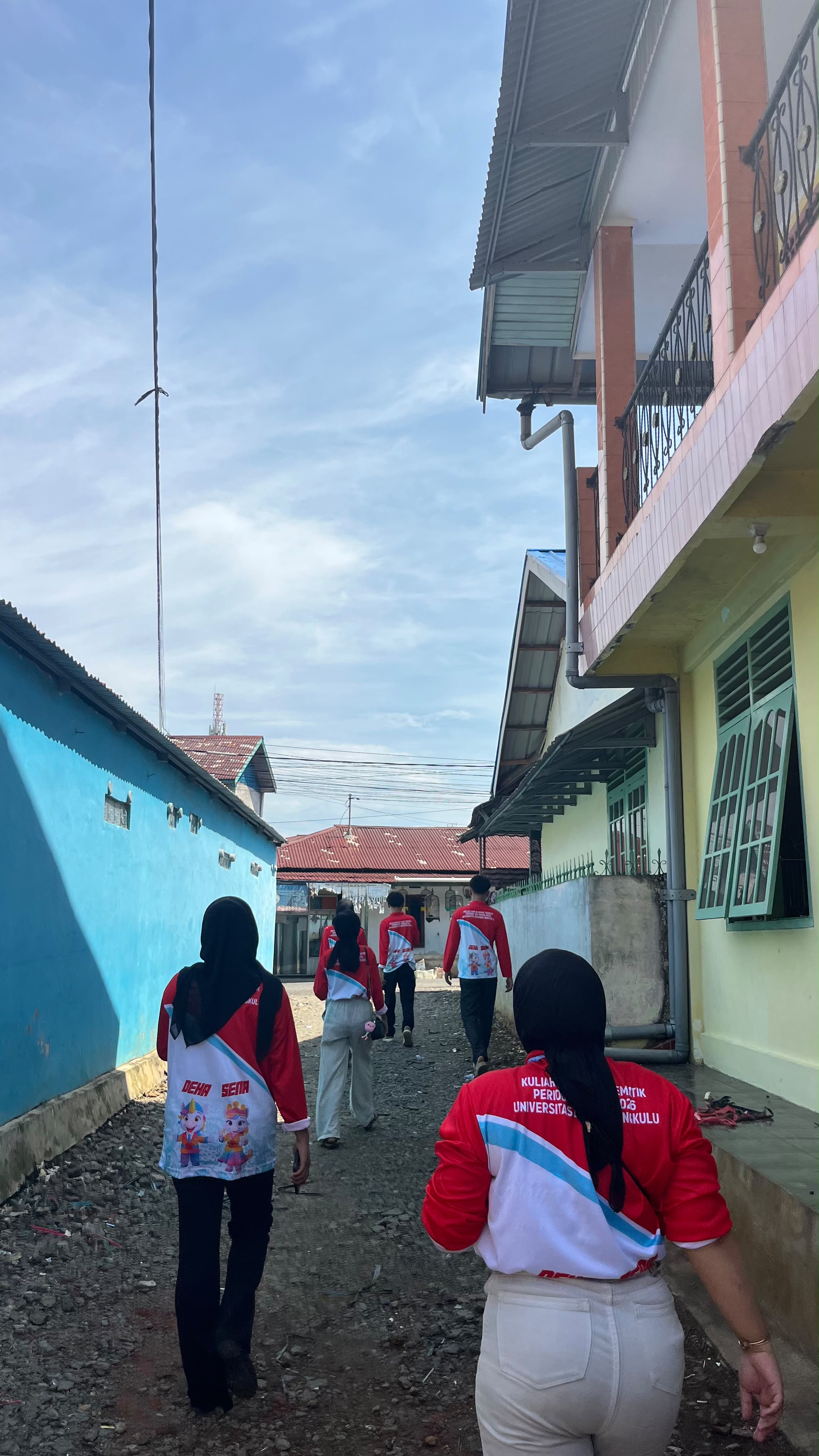 mengunjungi rumah warga Rt 13