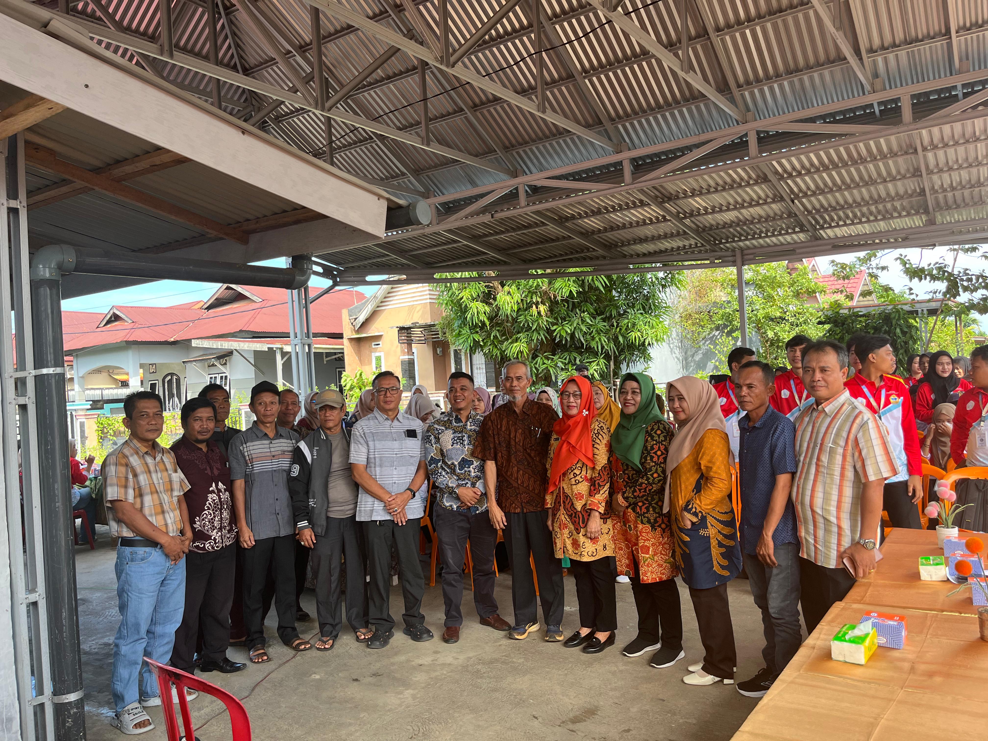 Foto lurah,Rt dan DPL sesudah kegiatan FGD