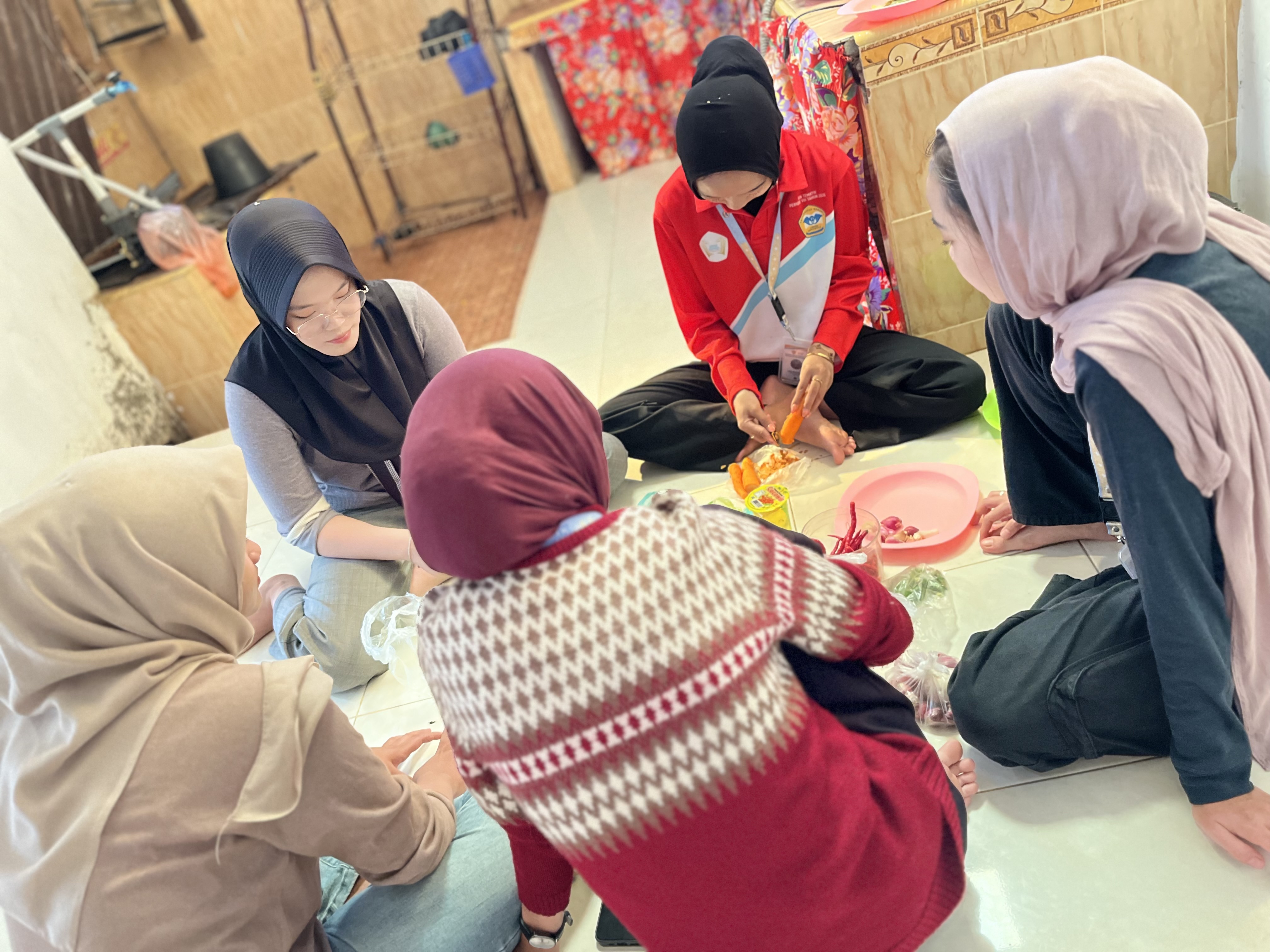 masak untuk makan siang kelompok 13 dengan menu sayur sop