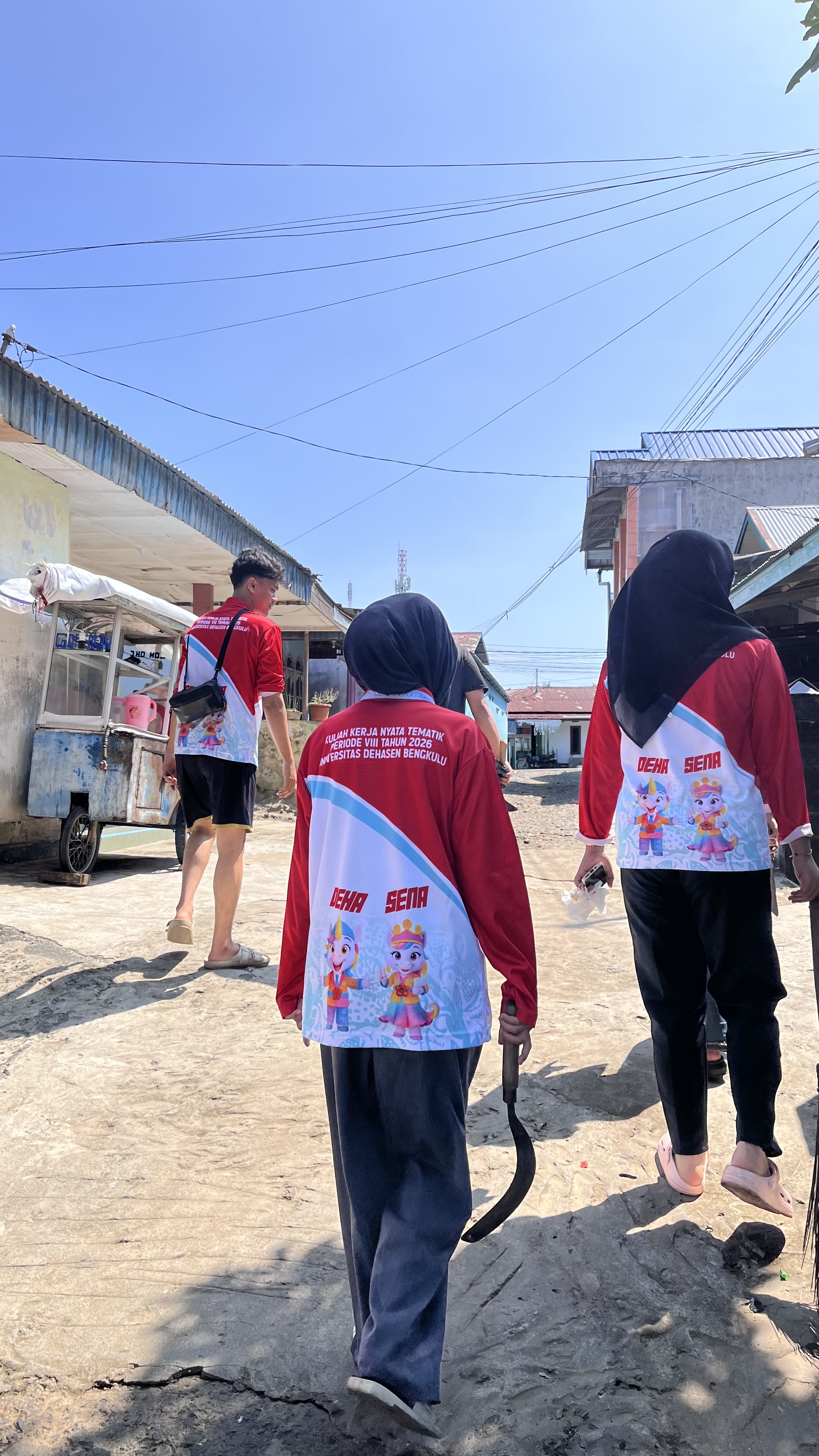 Pergi ke lokasi yng ingin dibersihkan dengan berjalan kaki