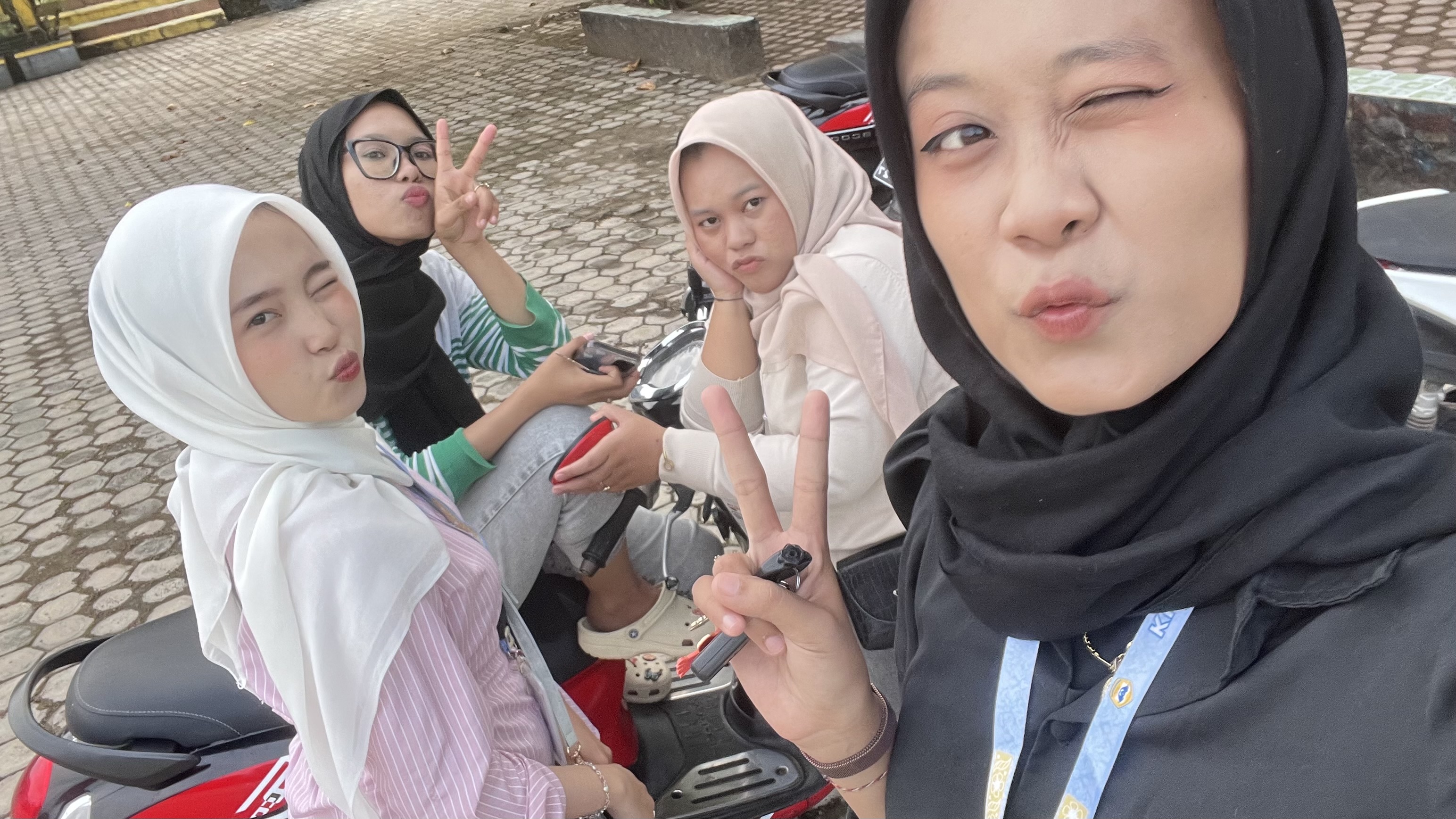 Foto bersama kelompok 4,7 dan 11