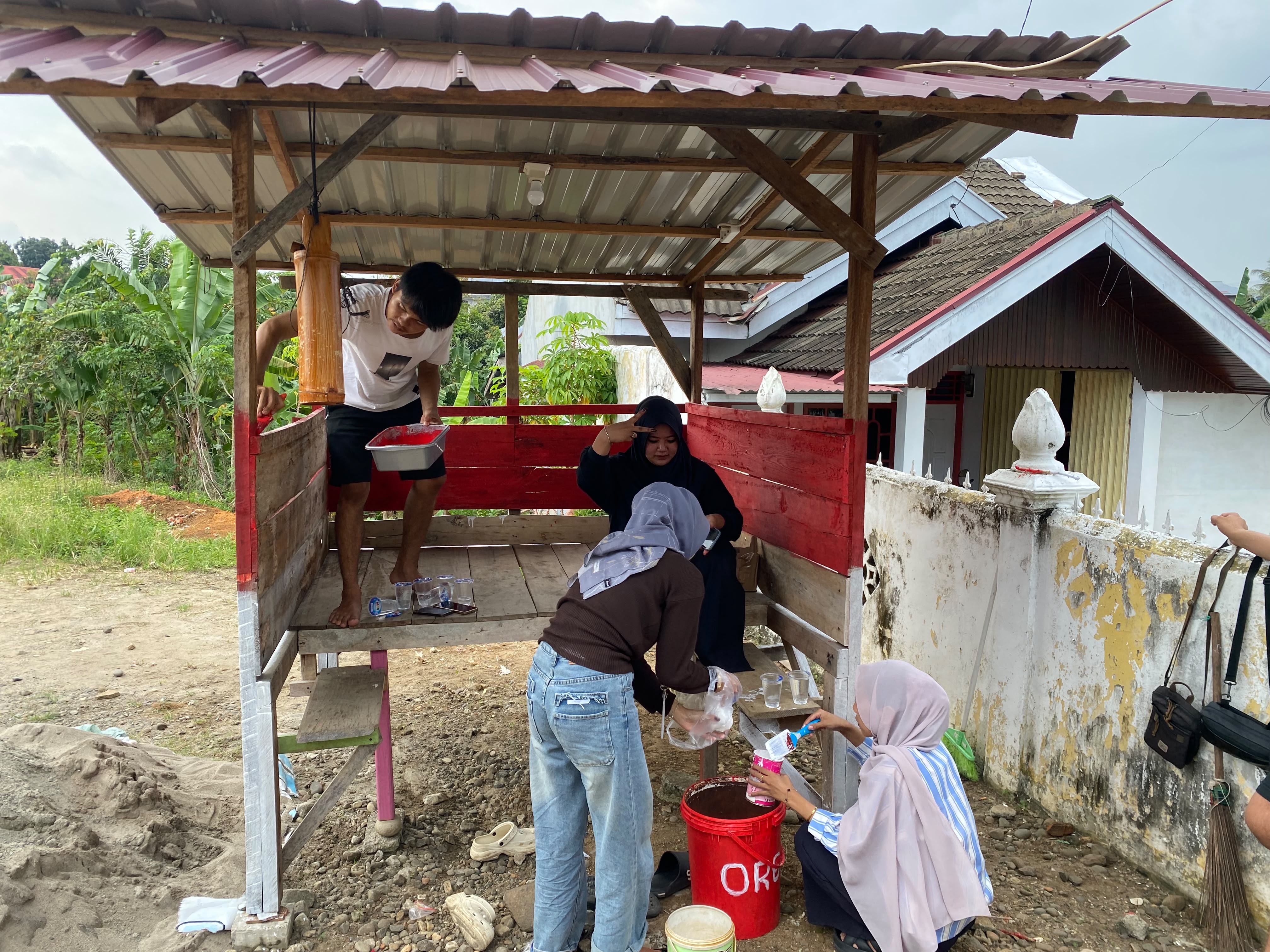 pengecetan pos ronda