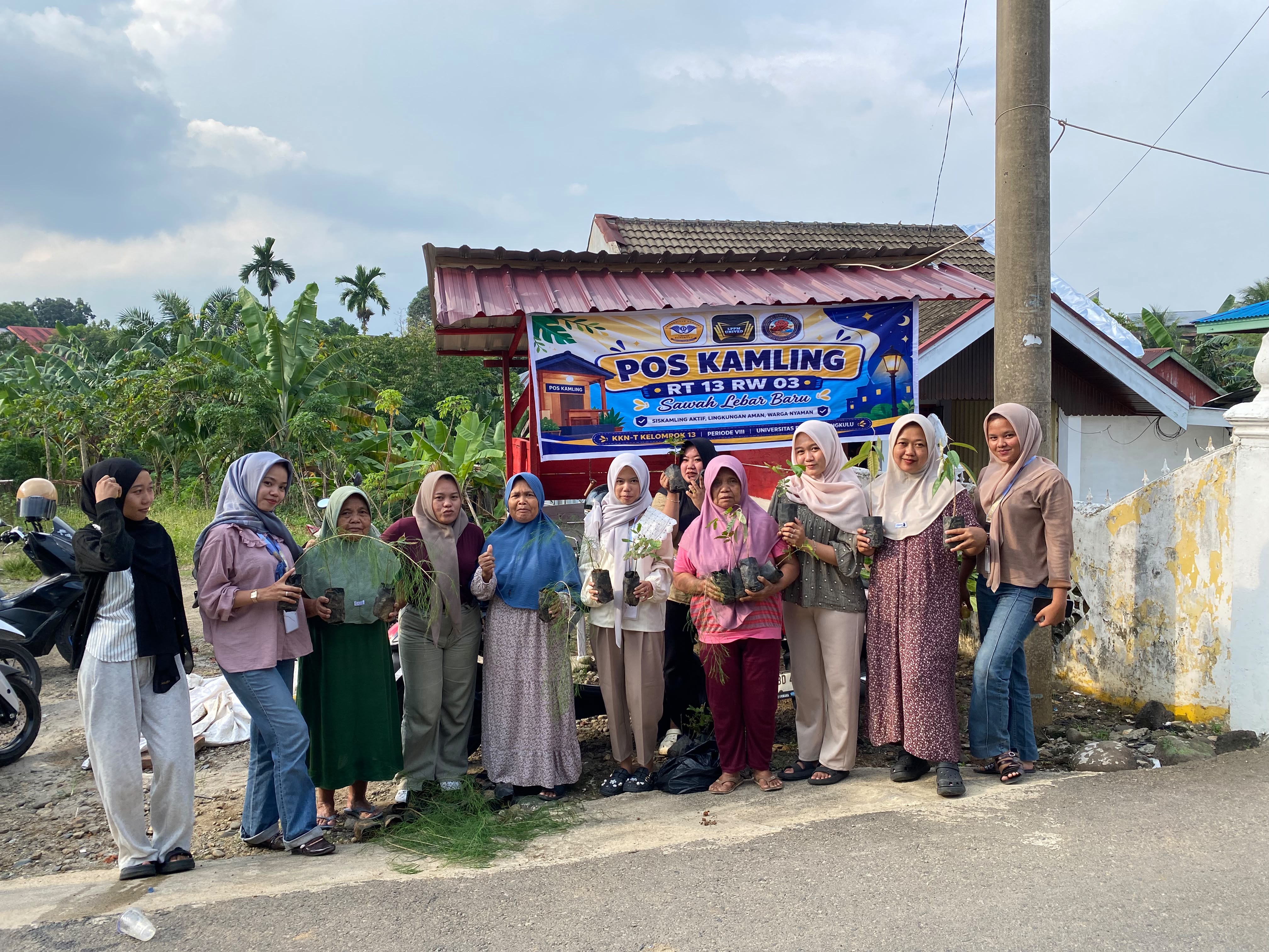 Pembagian bibit tanaman 