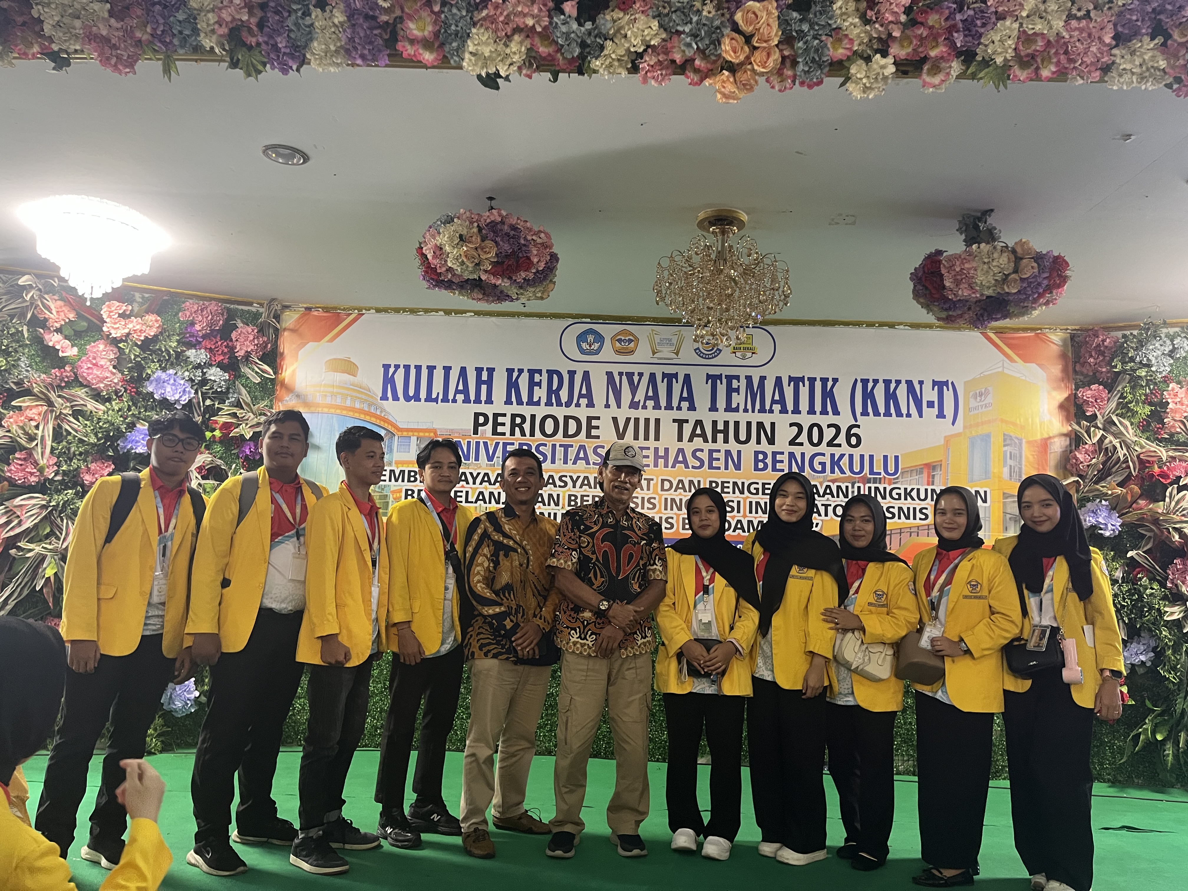 Foto bersama dpl dan pak rt 20