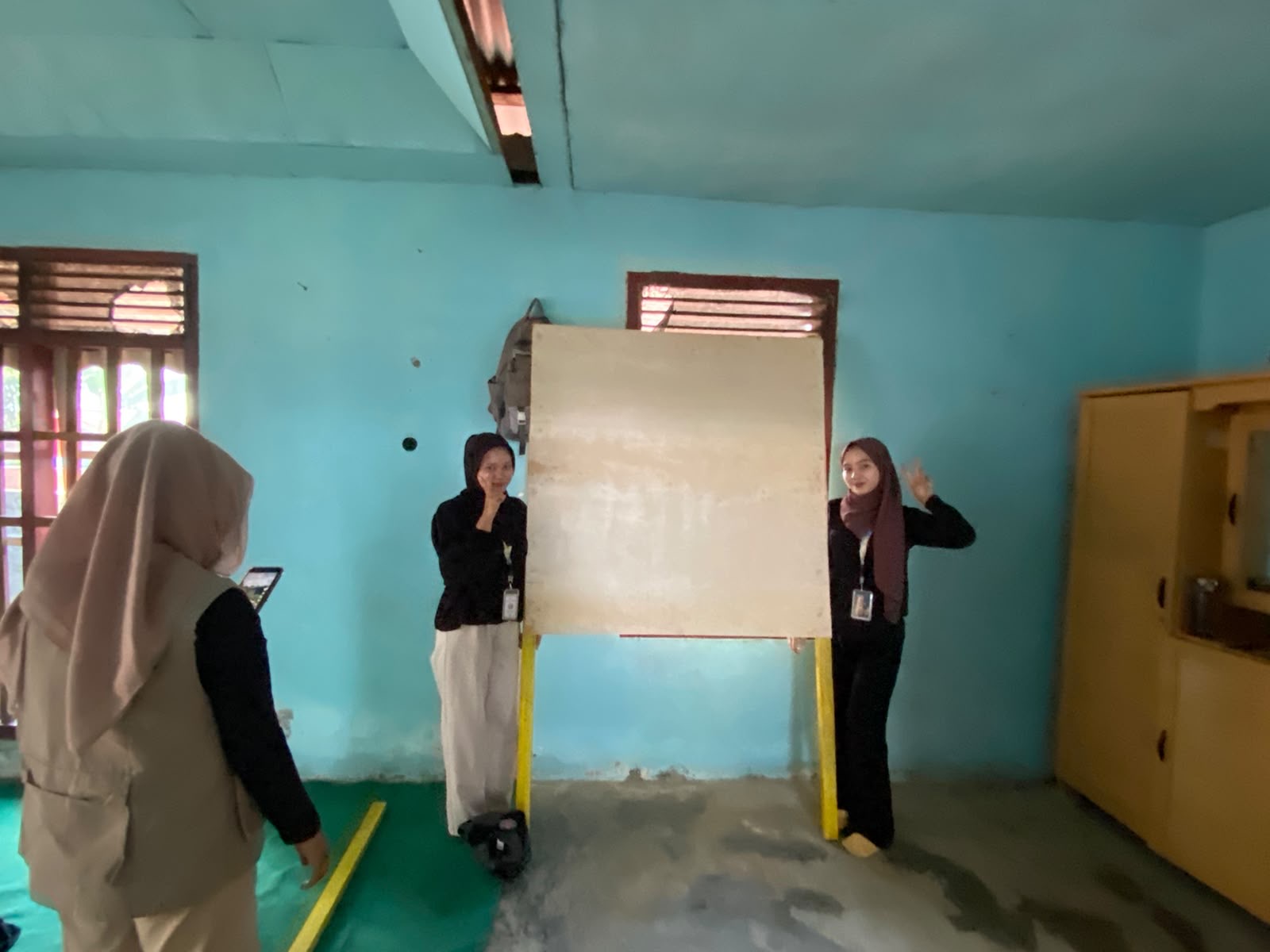 Proses pembuatan papan edukasi 