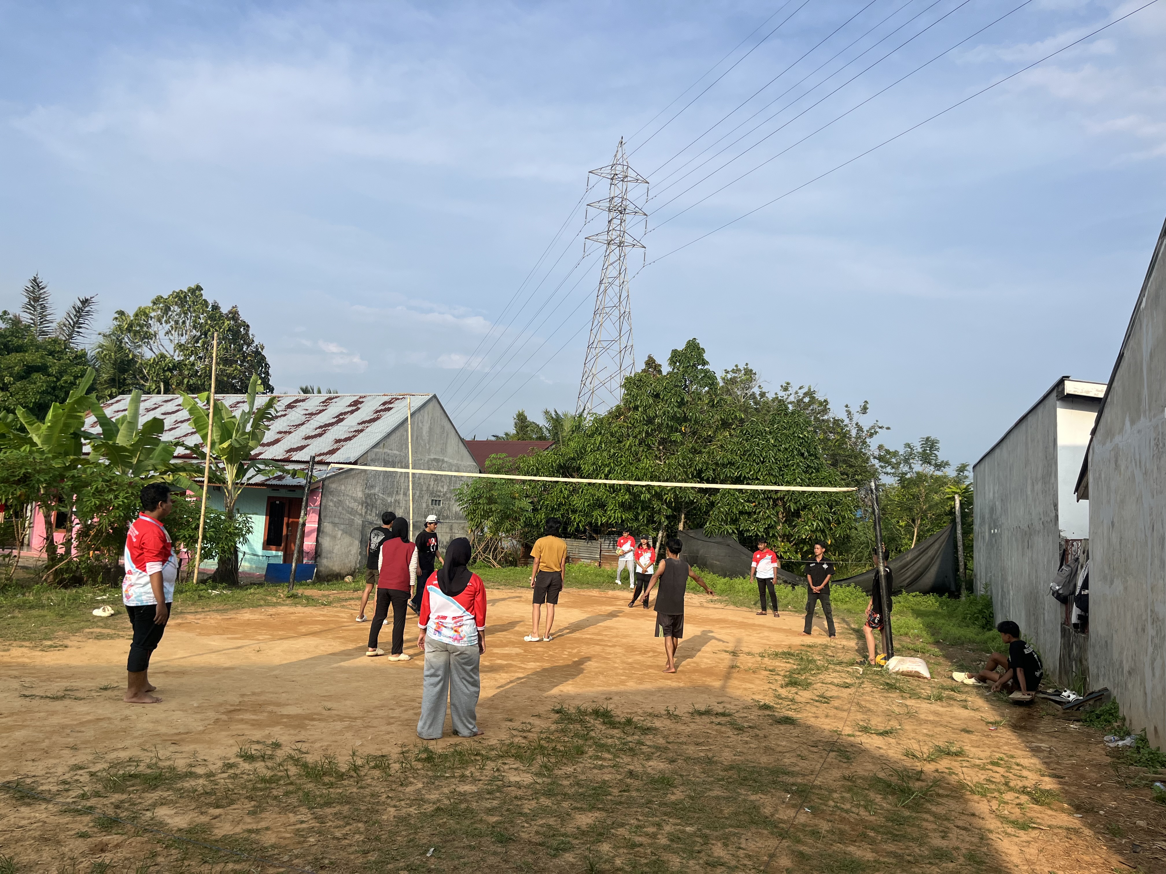 Proker harian bermain bola voly colab bersama kelompok dan rt lain