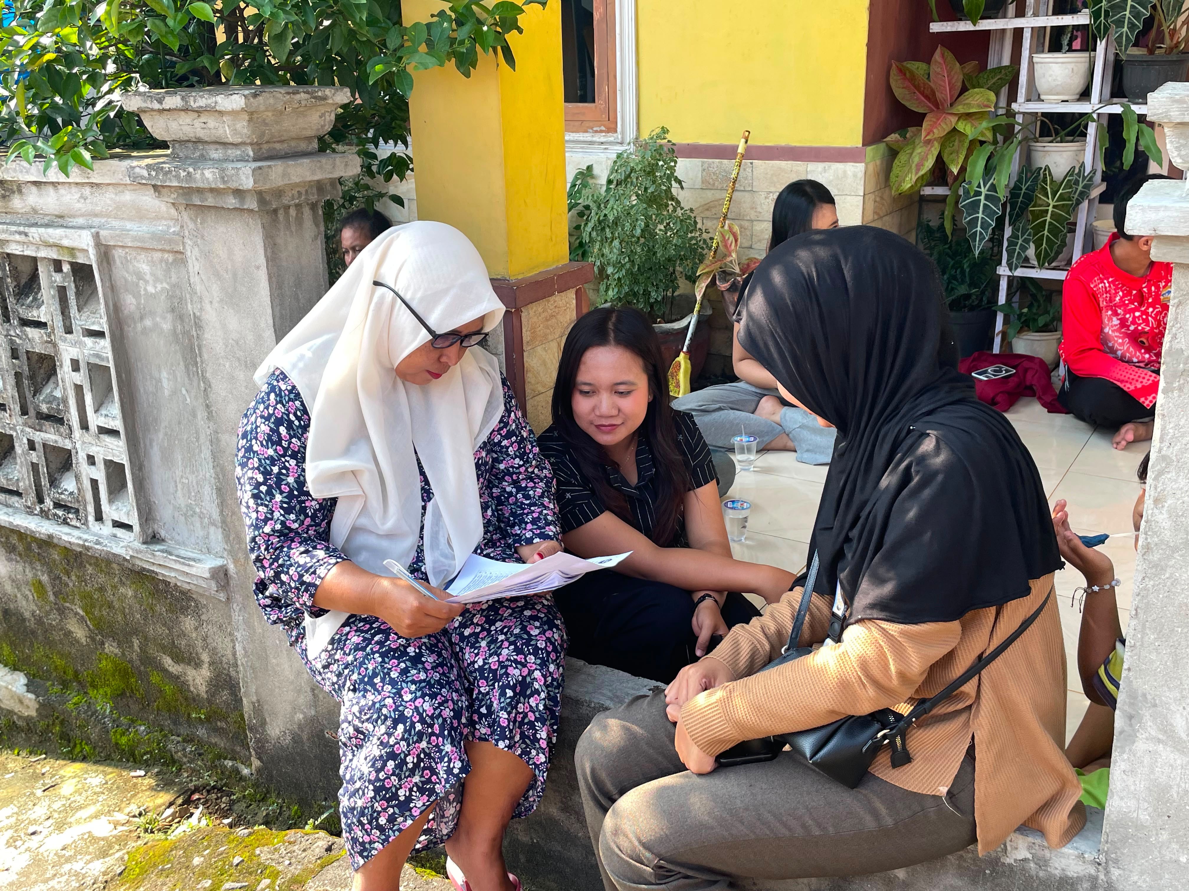 memberikan konsioner kepada ibu yulianti