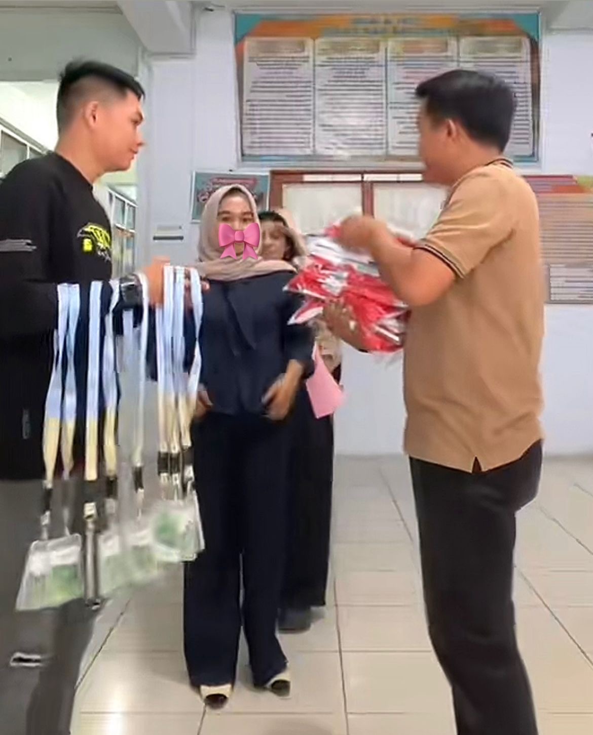 Pembagian baju dan id card KKN-T periode 8