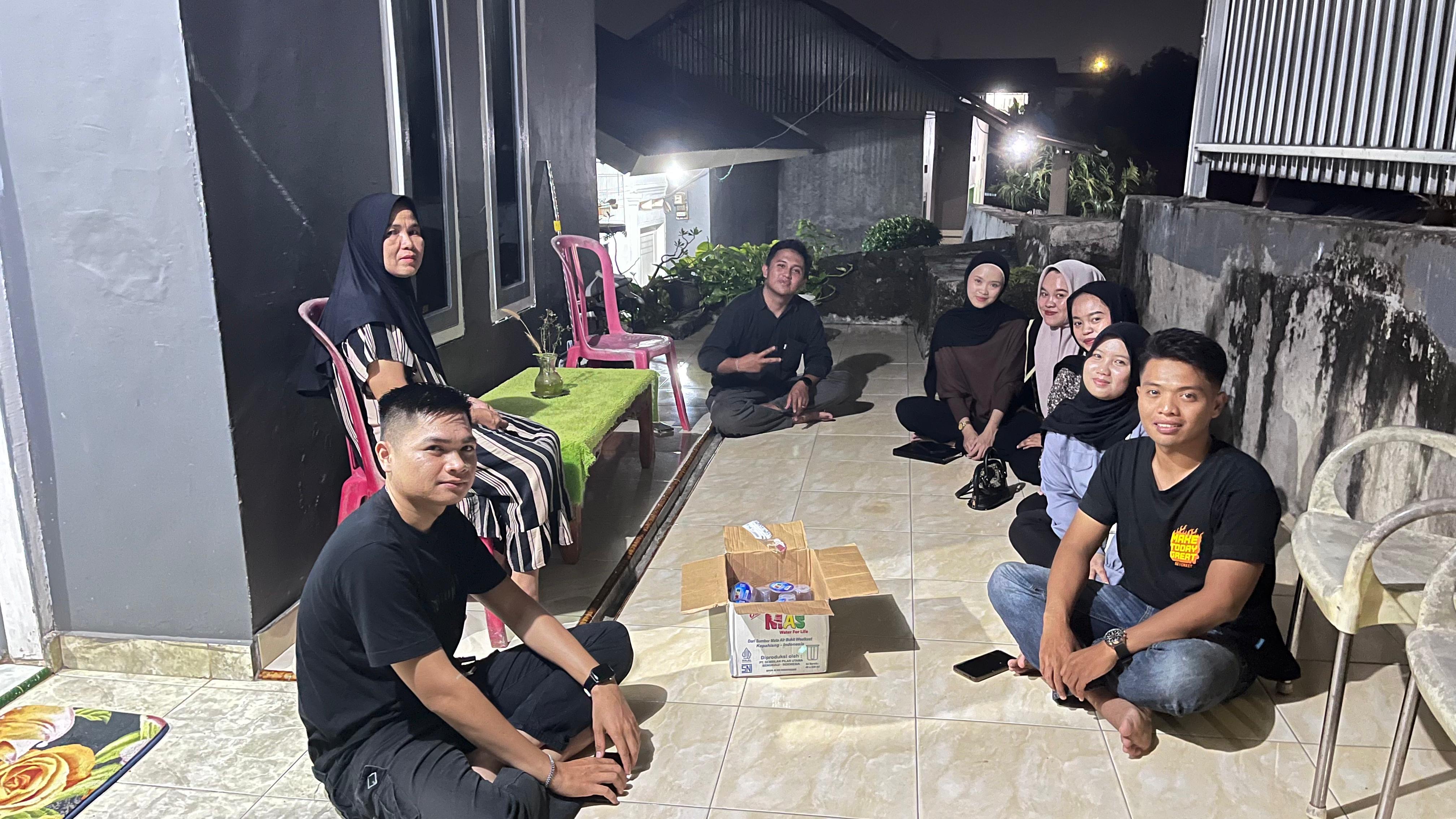 Silaturahmi pertama bertemu bu RT  dan berdiskusi bersama 