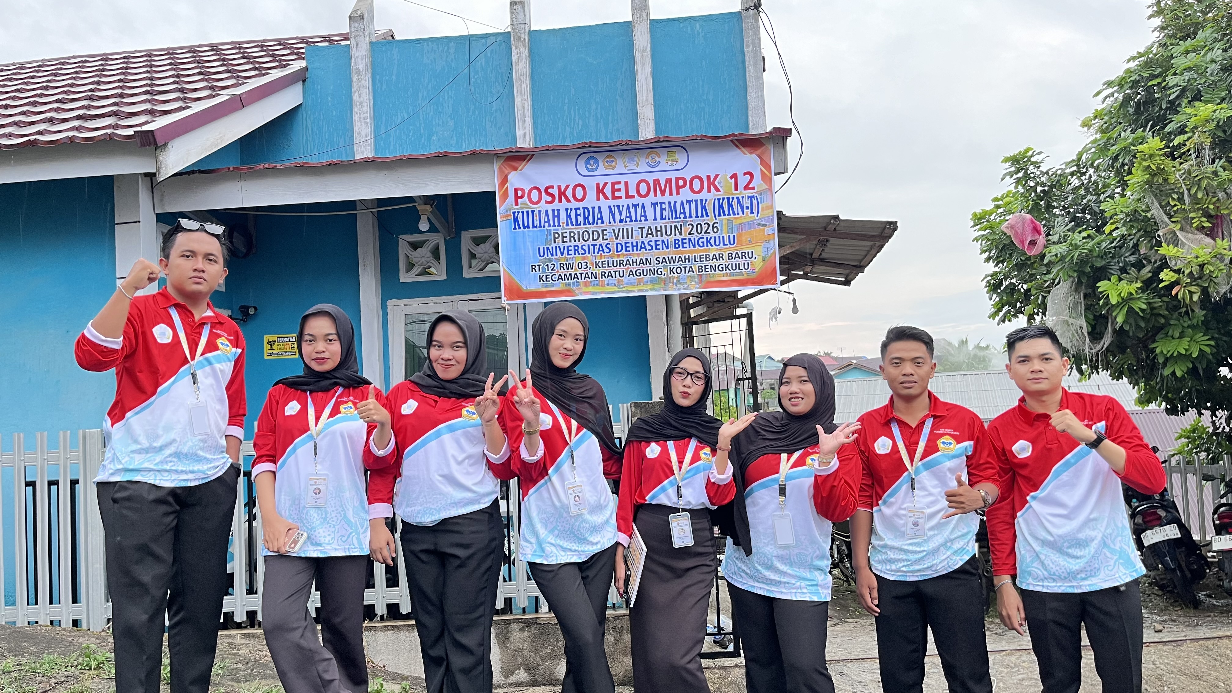 Dokumentasi pemasangan sepanduk 