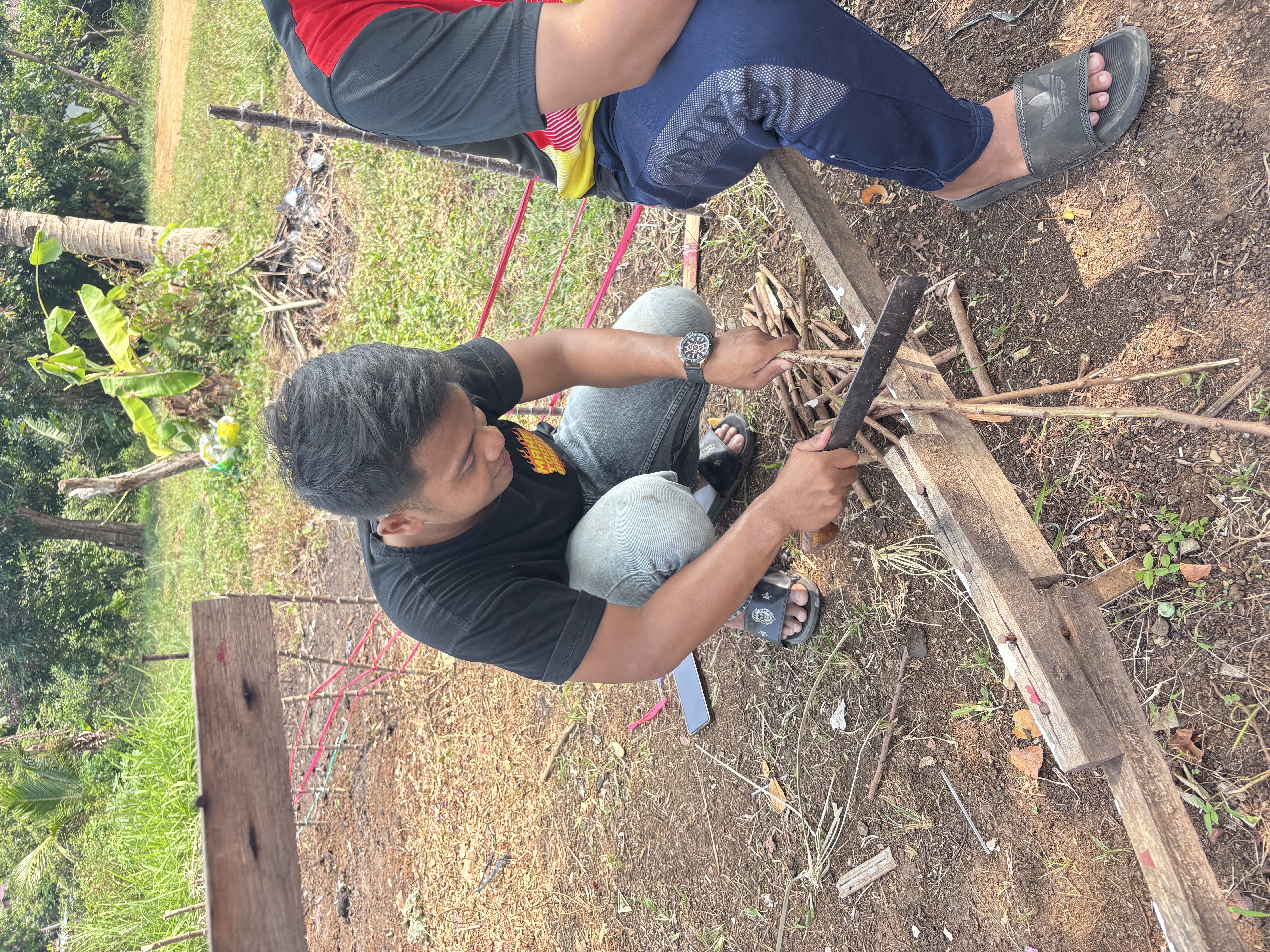 Membuat pagar tanaman