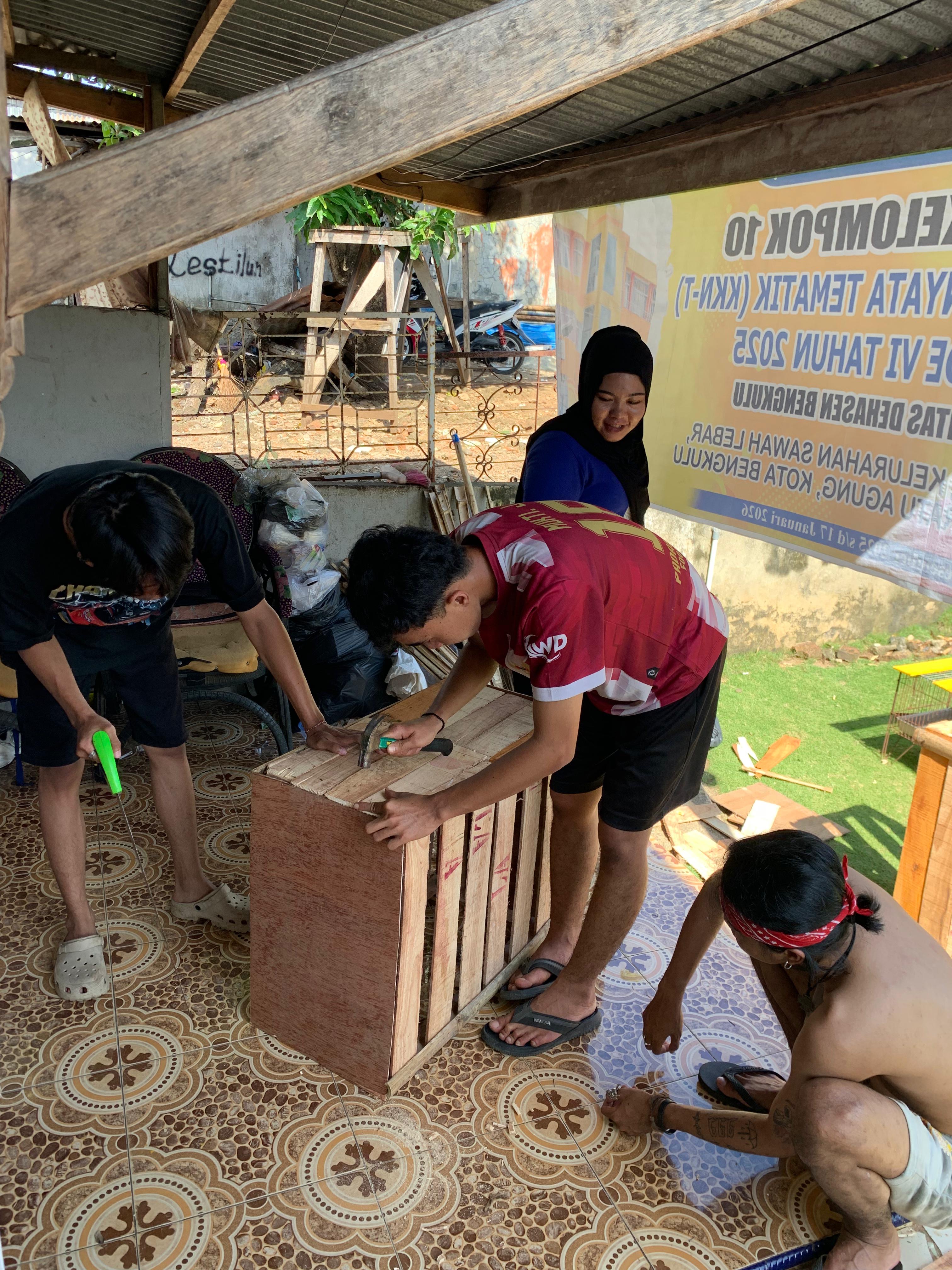 Lanjutan pembuatan kotak sampah 