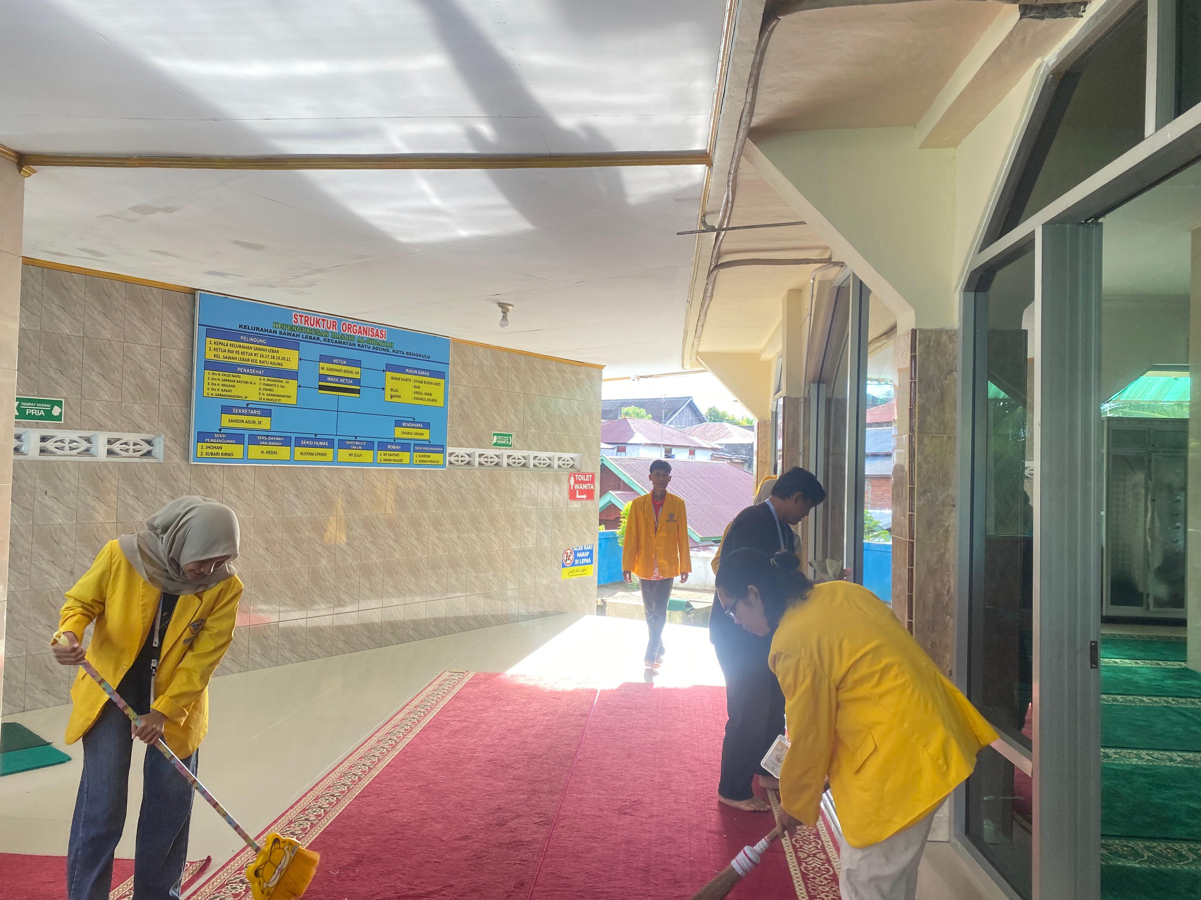 kegiatan Jumat bersih bersih di mesjid al hidayah 
