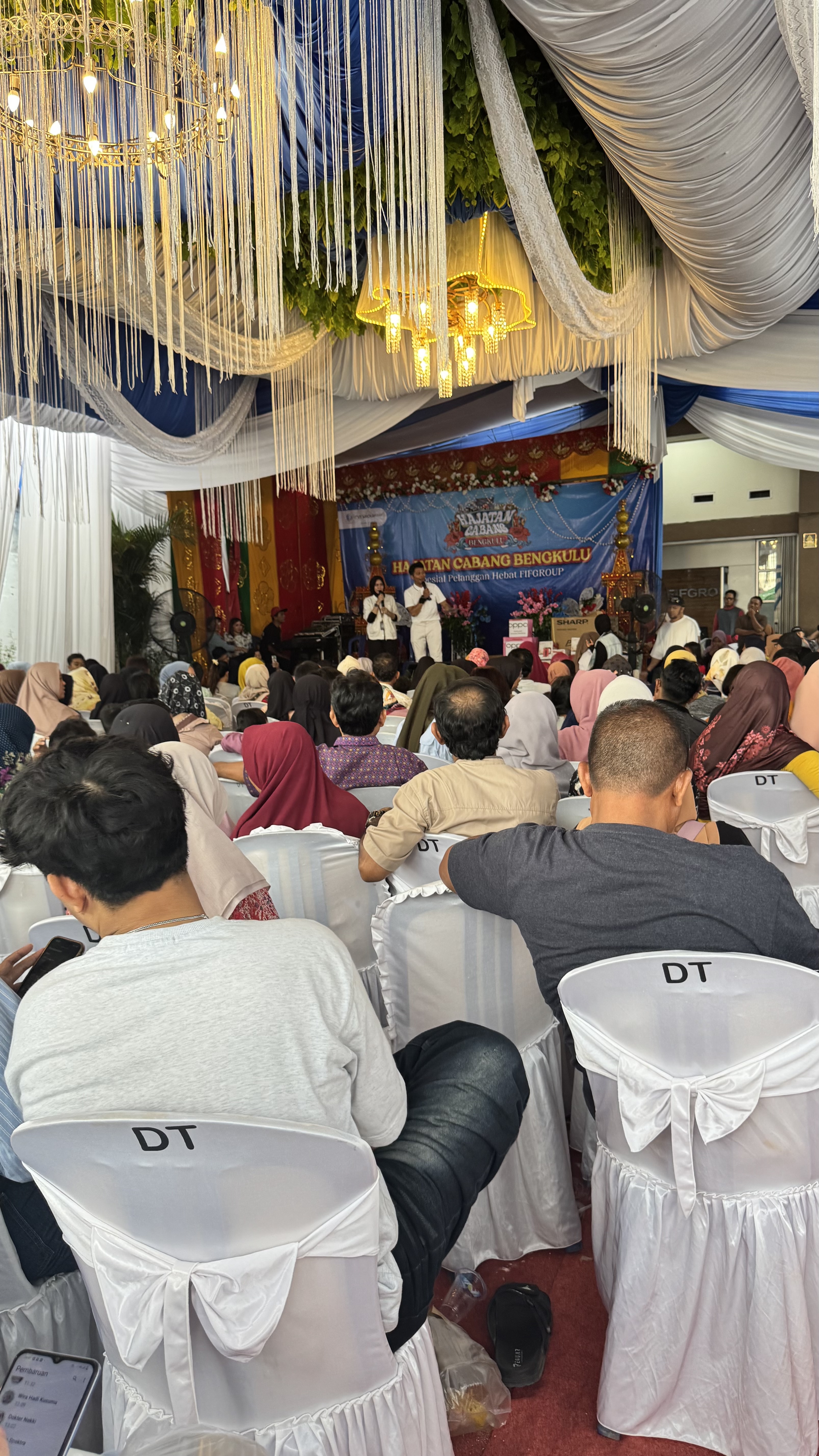 MENGIKUTI KEGIATAN DI KANTOR FIF