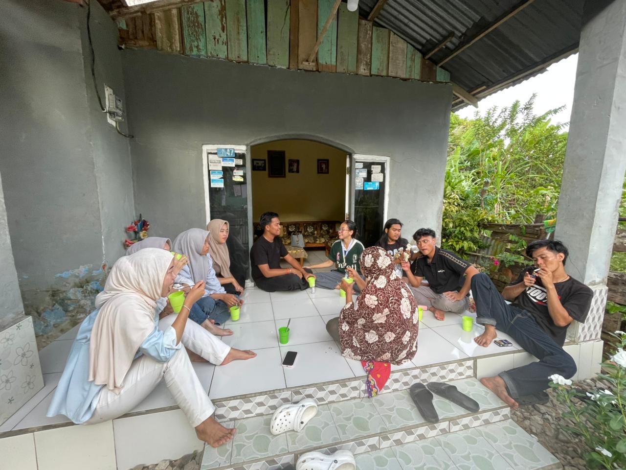 SANTAI SORE DI RUMAH NENEK
