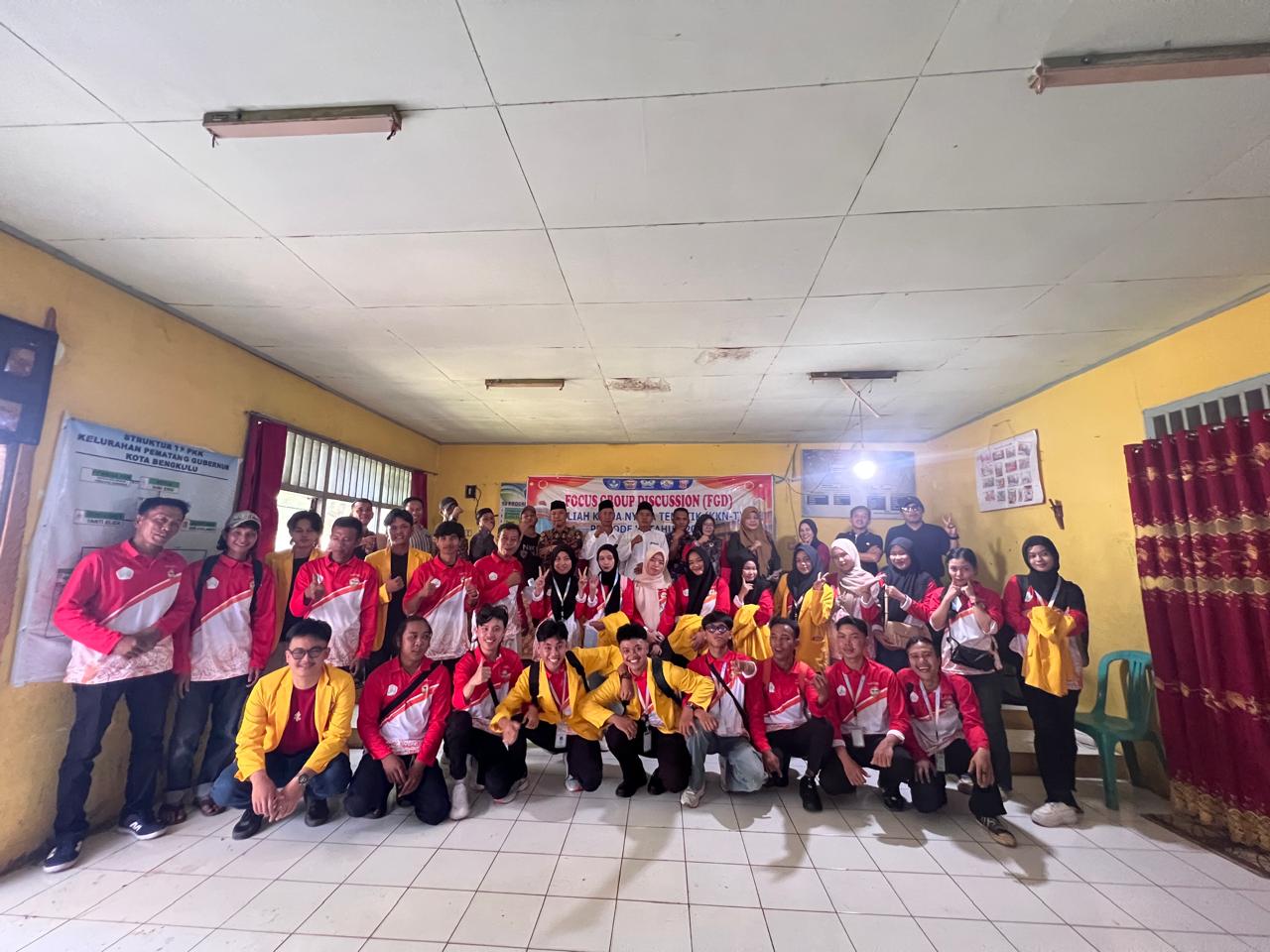 Focus Group Discussion (FGD) pertama kelas B, KKN-T Periode VI di Kelurahan Pematang Gubernur