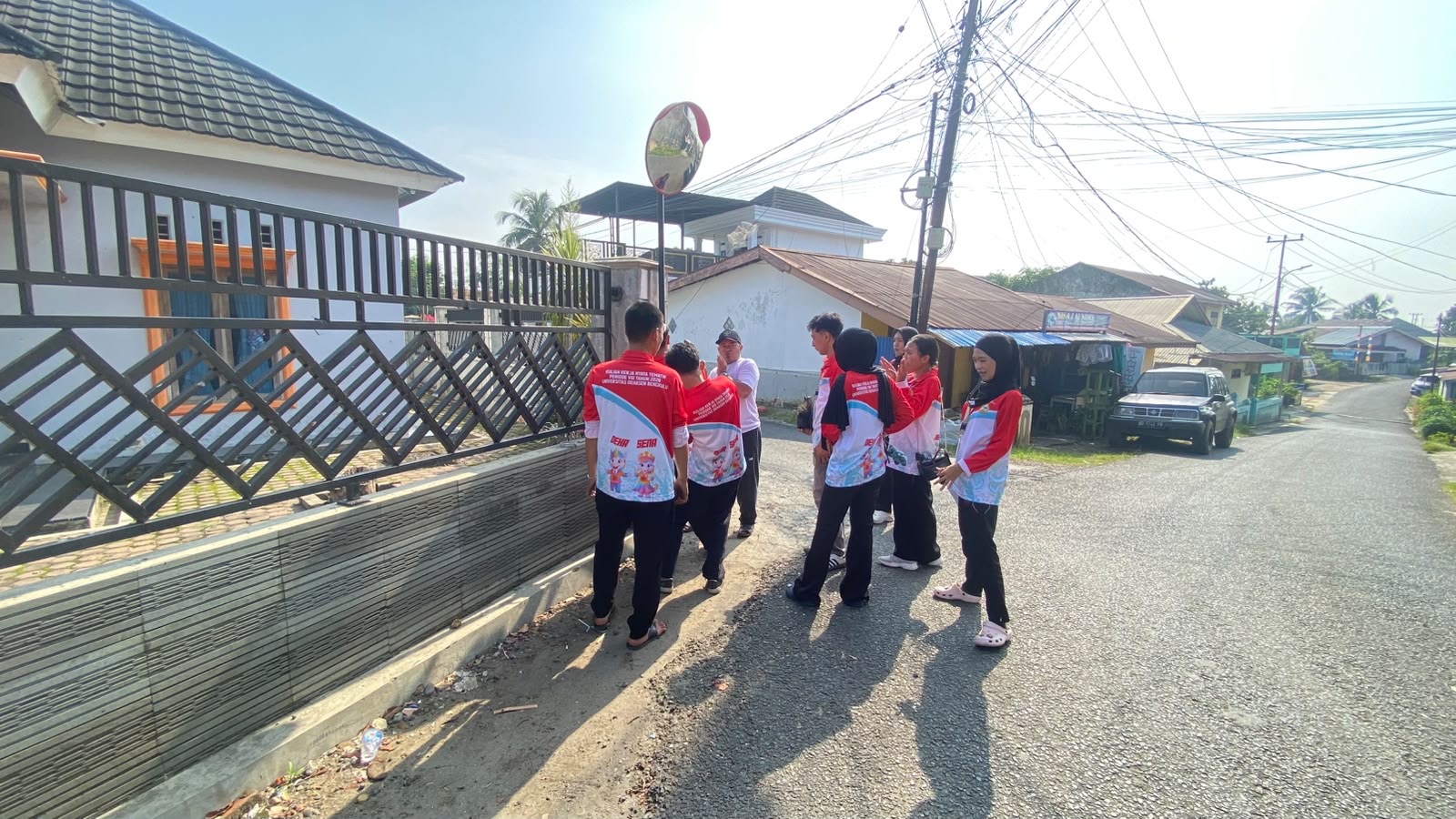 Pemasangan kaca cembung