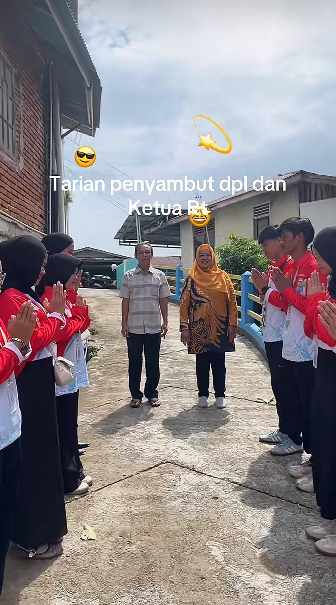 Penyambutan DPL dan ketua RT 07 sawah lebar baru oleh KKN-T VIII kelompok 9