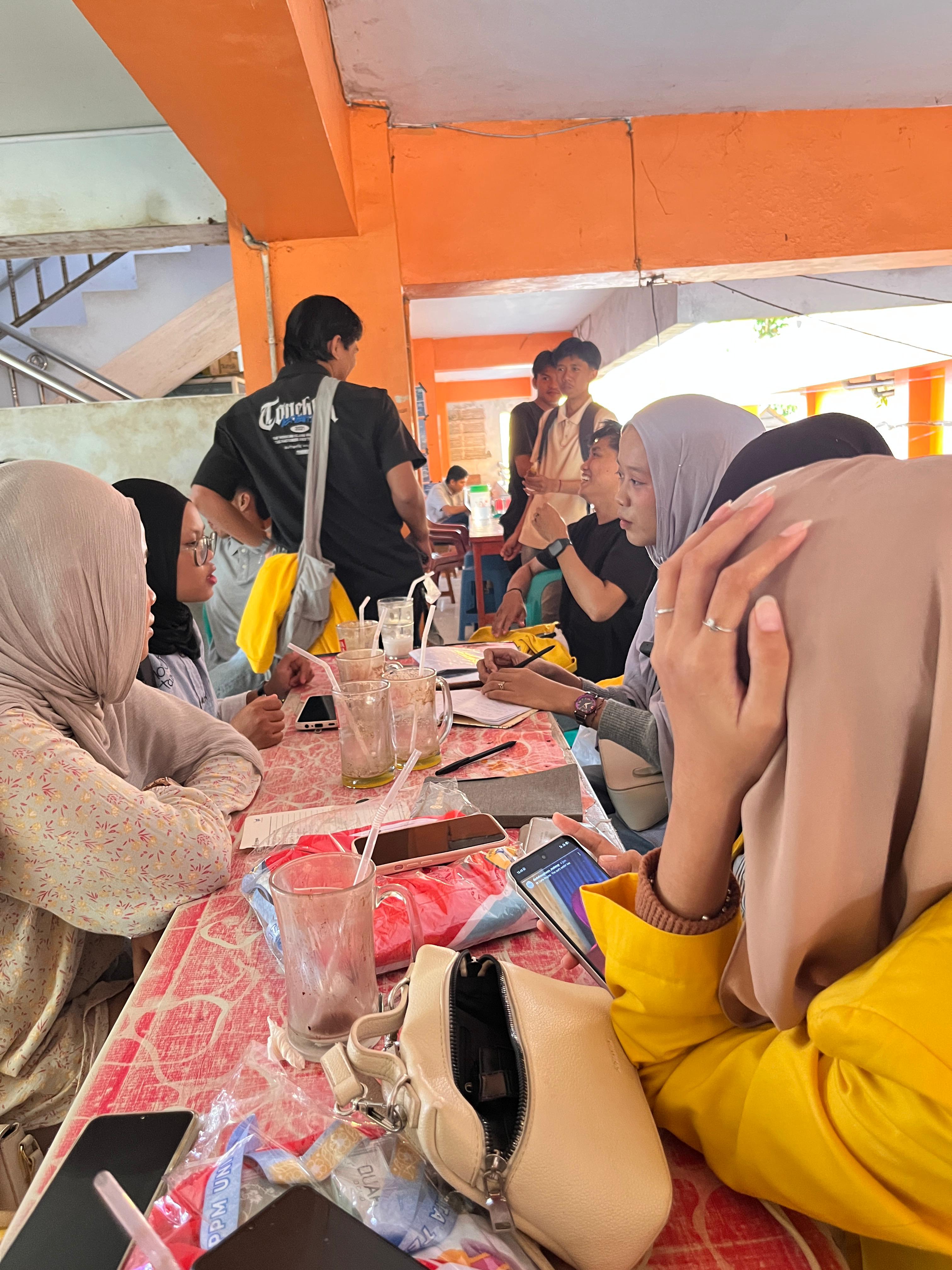 Rapat diskusi program kerja KKN-T kelompok 9