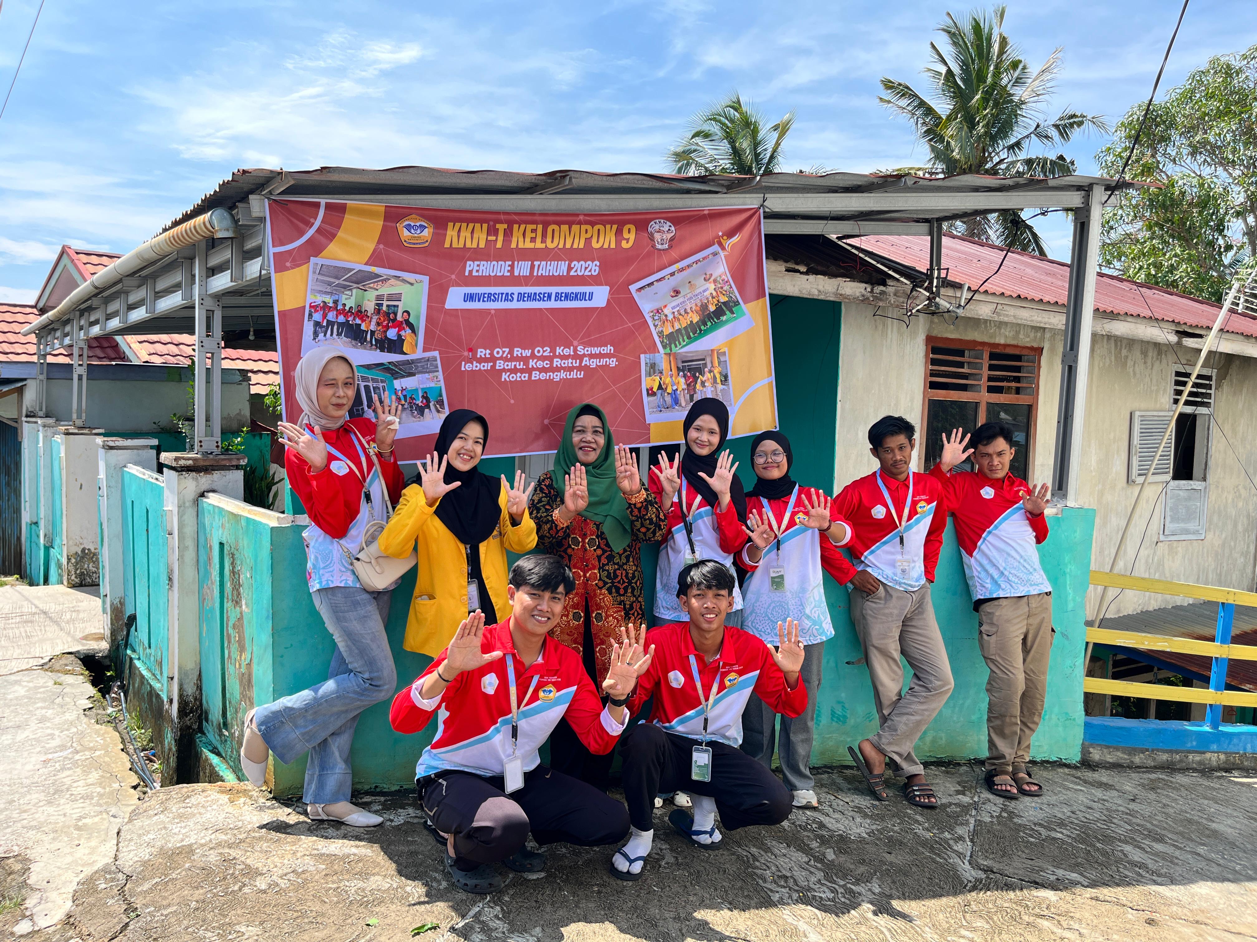Poto bersama DPL di depan spanduk KKN  kelompok 9 rt 07 sawah lebar baru