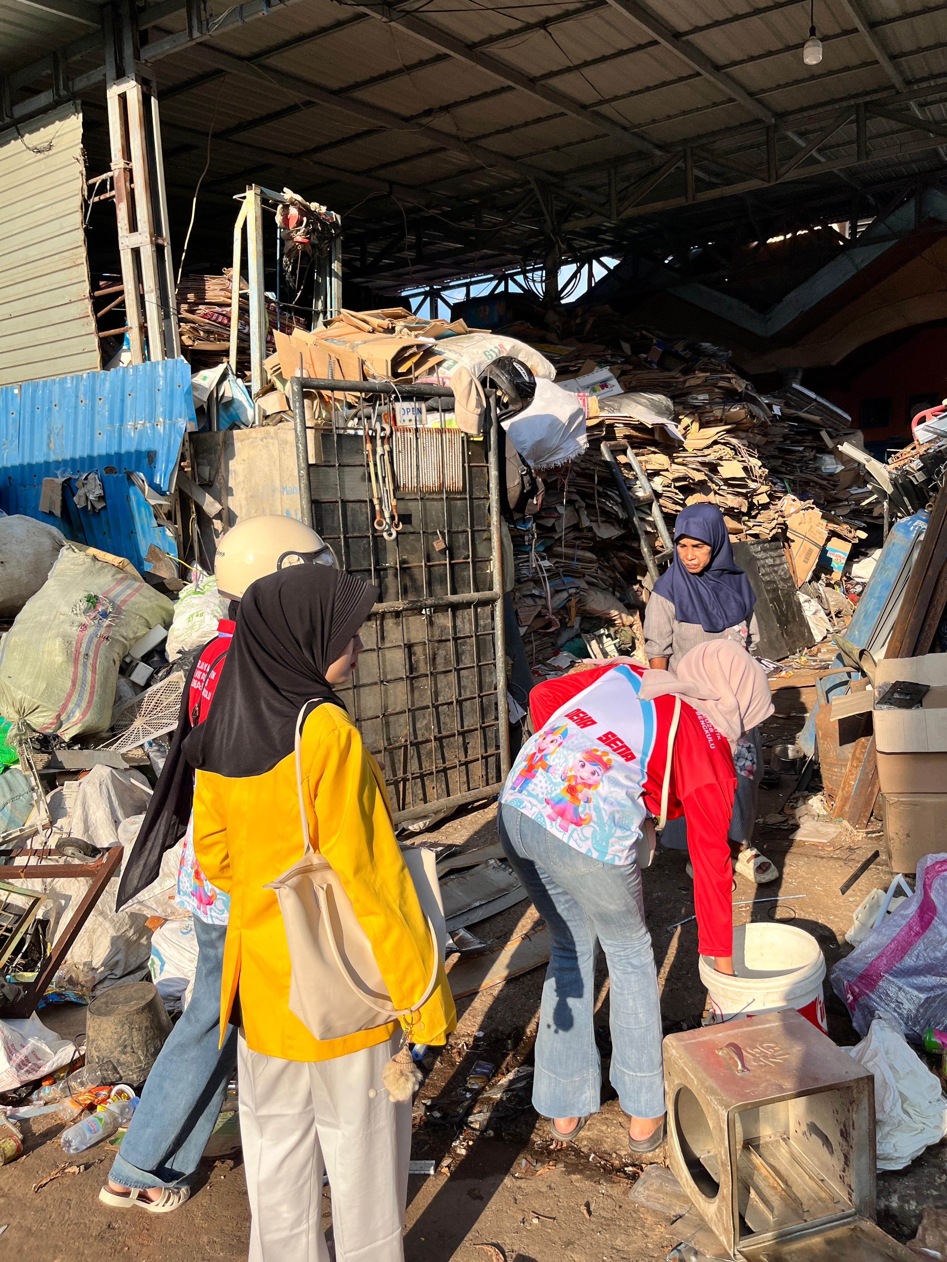 Pencarian ember bekas cat untuk t4 sampah 