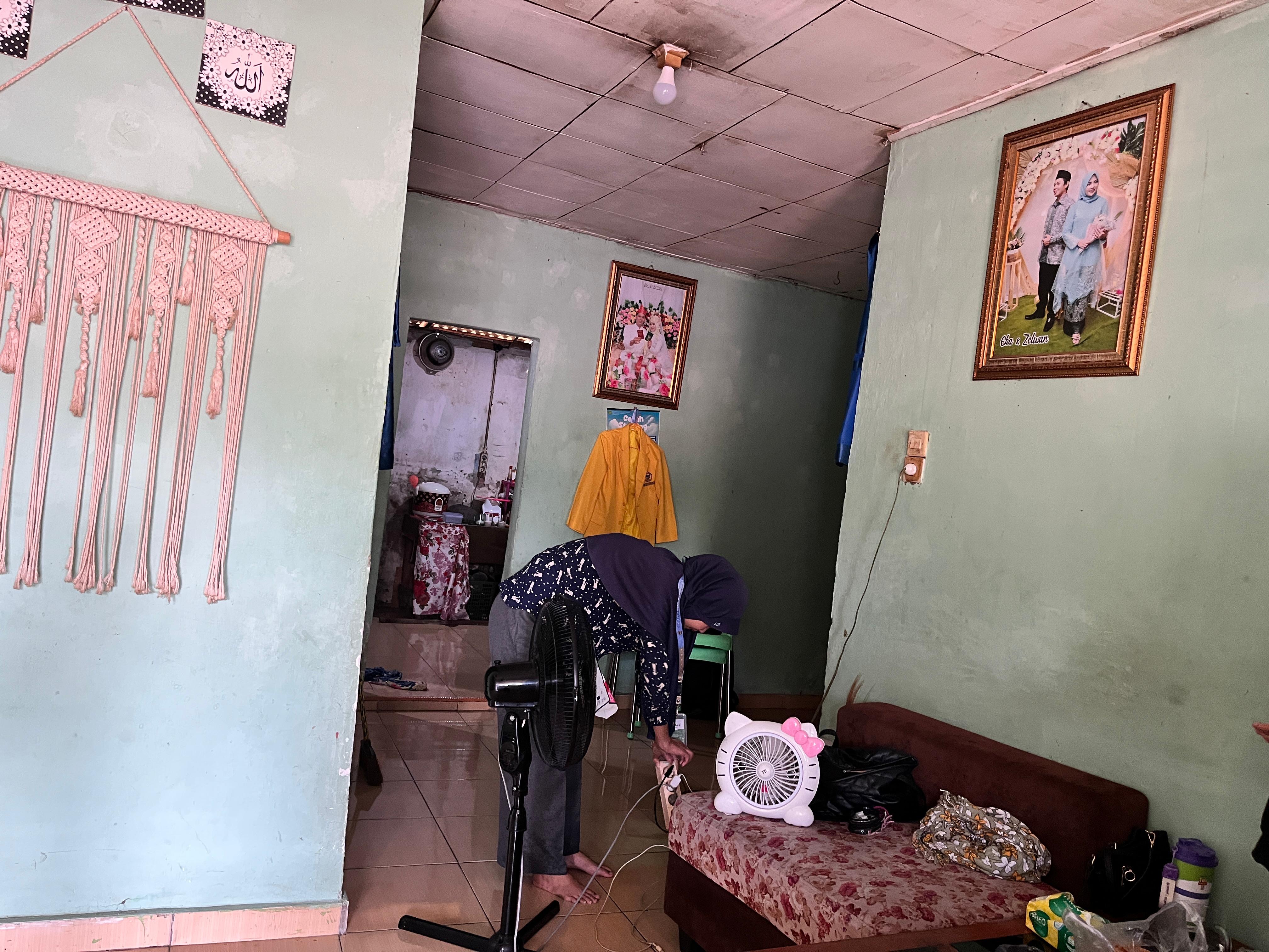 Piket kebersihan posko kelompok 9