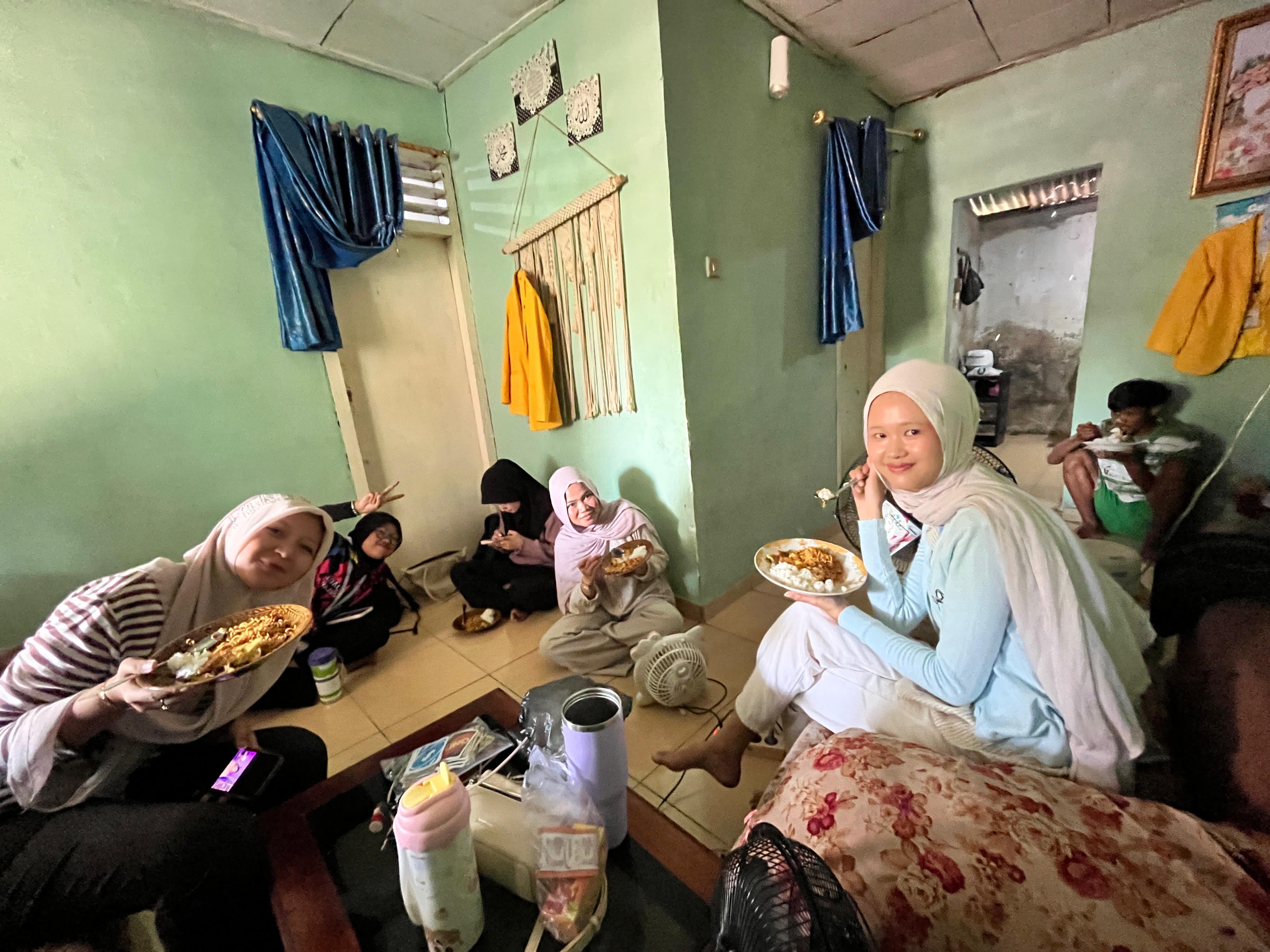 Makan bersama di posko KKn kelompok 9