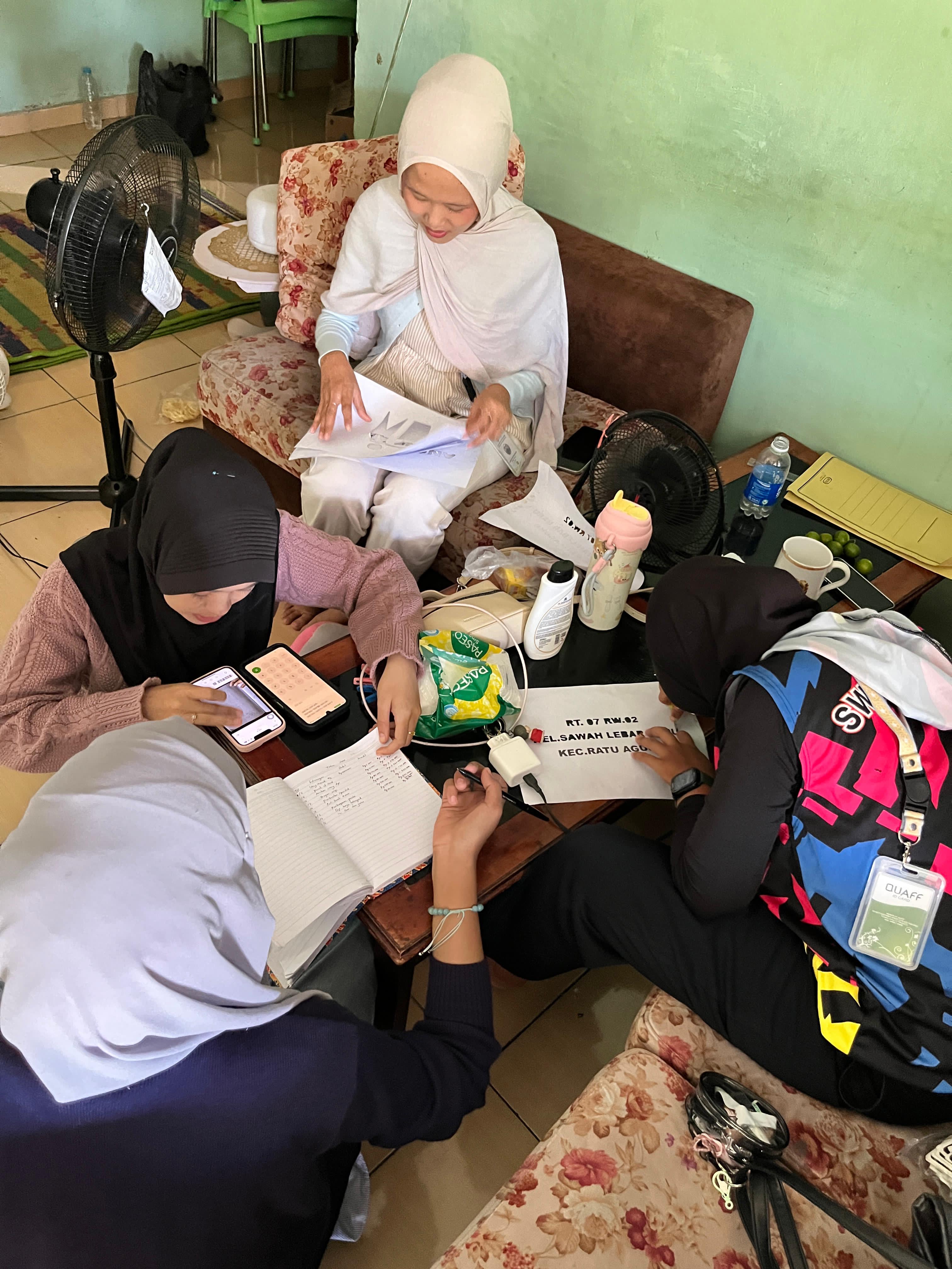 Rapat bendahara kelompo 9