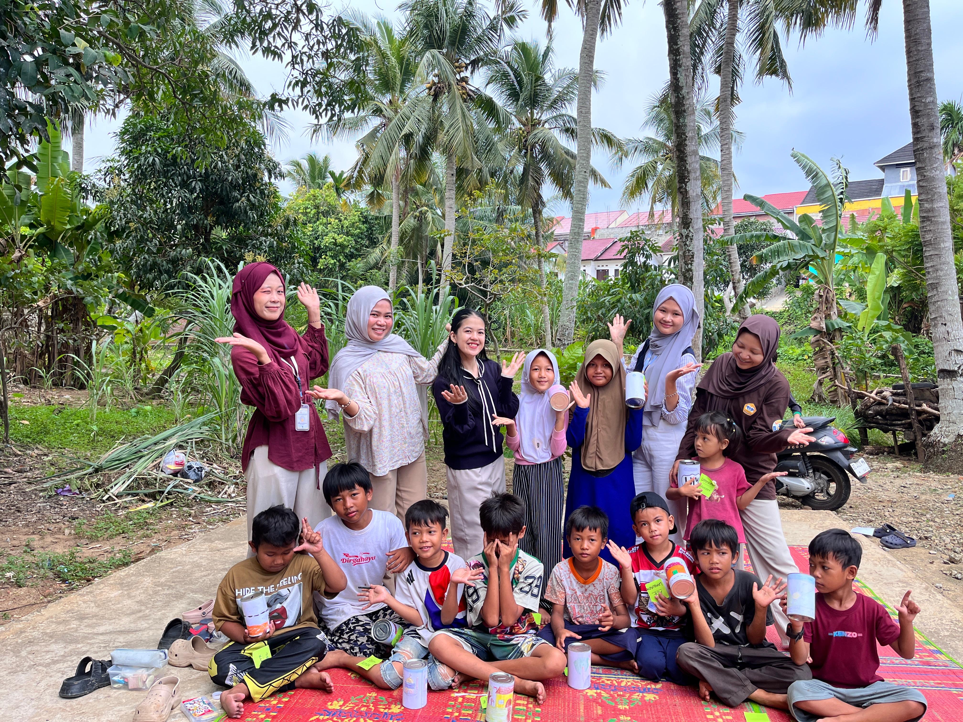 Kegiatan menggambar bersama anak anak dengan tema rajin menabung kelkmpok 9
