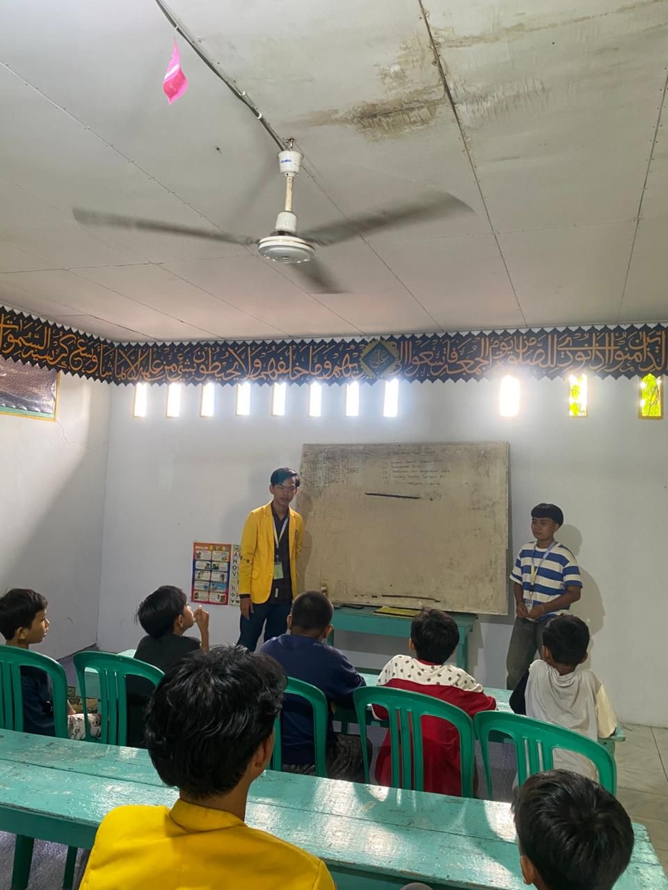 Belajar bersama anak anak Rt 01 sawah lebar 