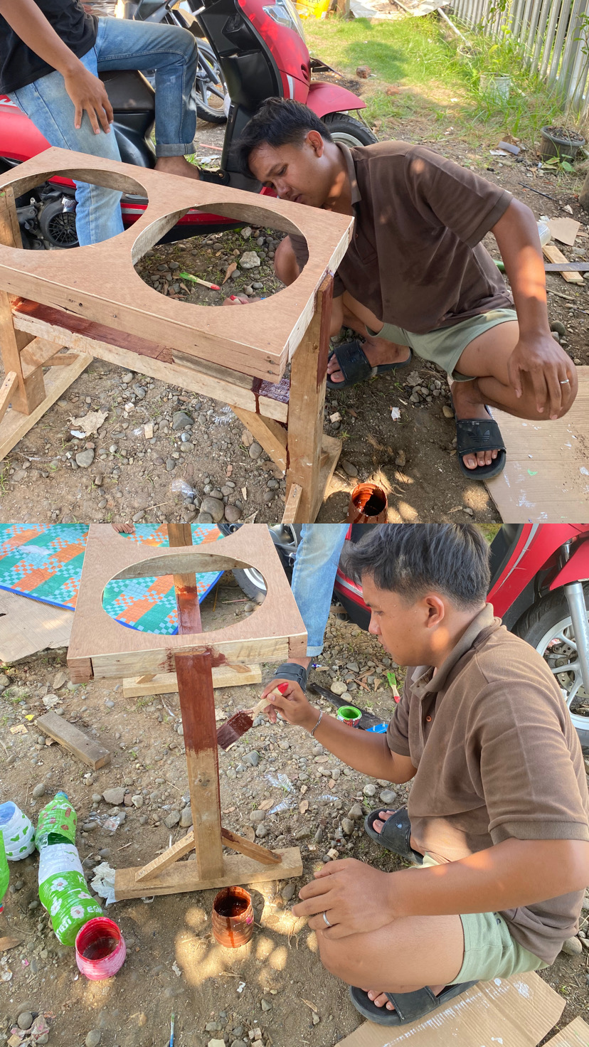 Proses pengecatan bak sampah