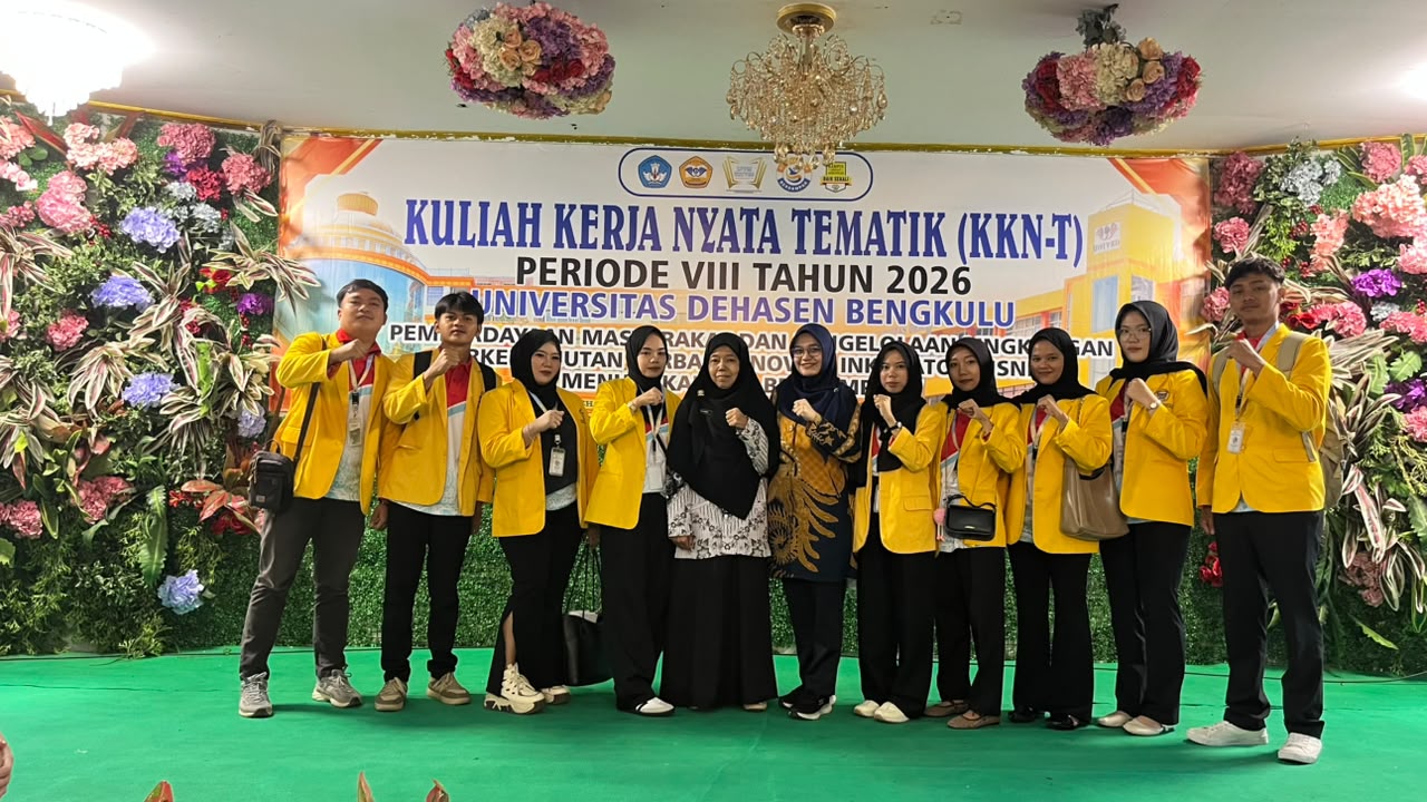 Foto bersama ketua RT dan Ibuk DPL