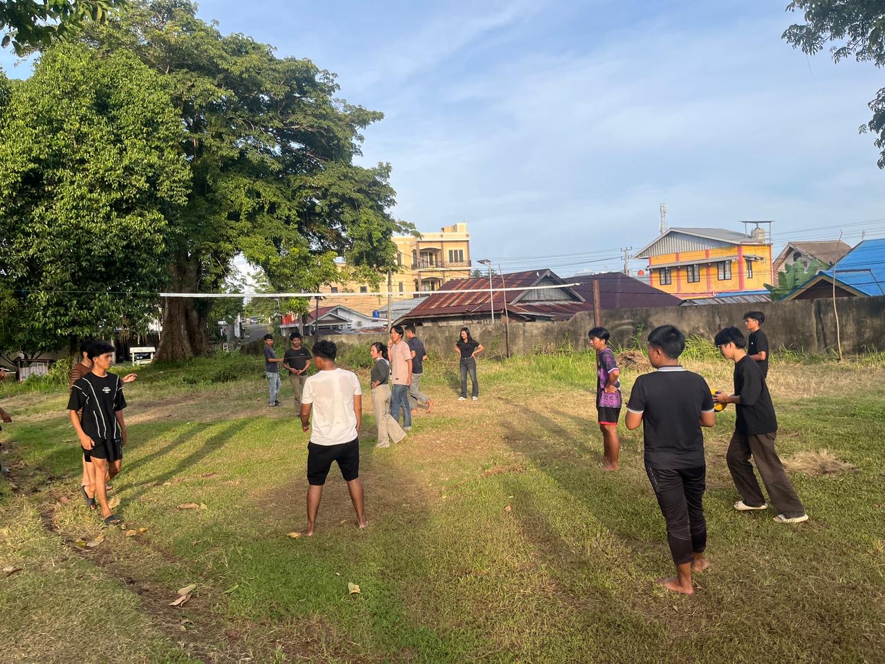  Bermain Voli Bersama Warga RT 01 di Minggu Kedua‎