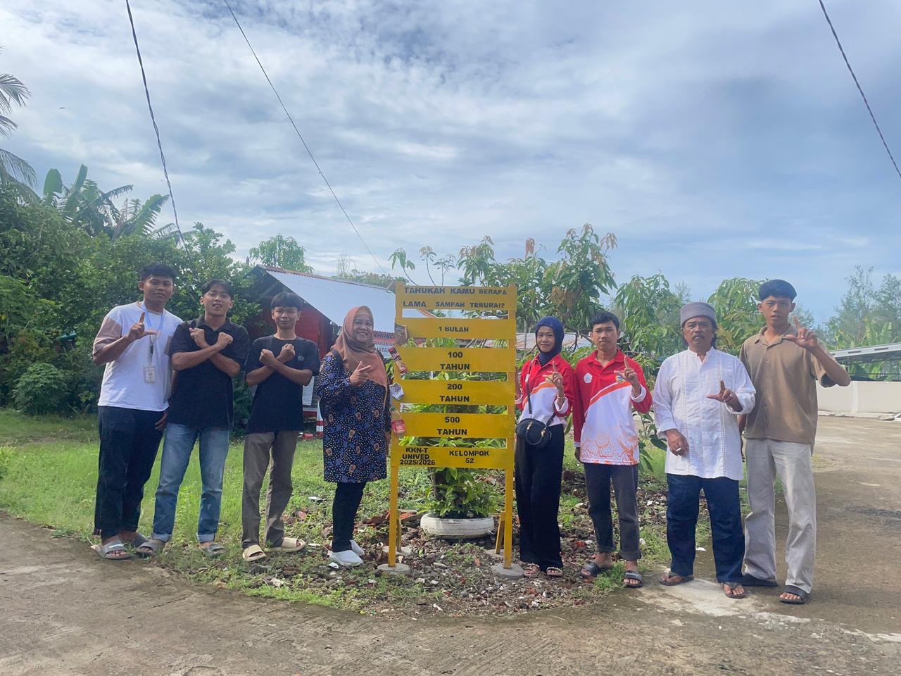 Monitoring dan Evaluasi Hasil Program Kerja KKN oleh DPL Kelompok 52