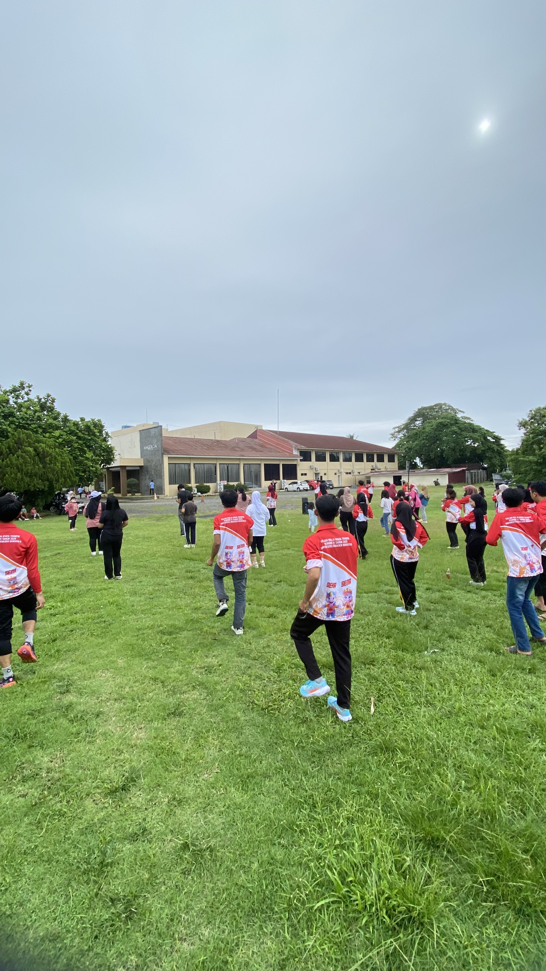 Senam bersama ibu ibu kelurahan anggut bawah 