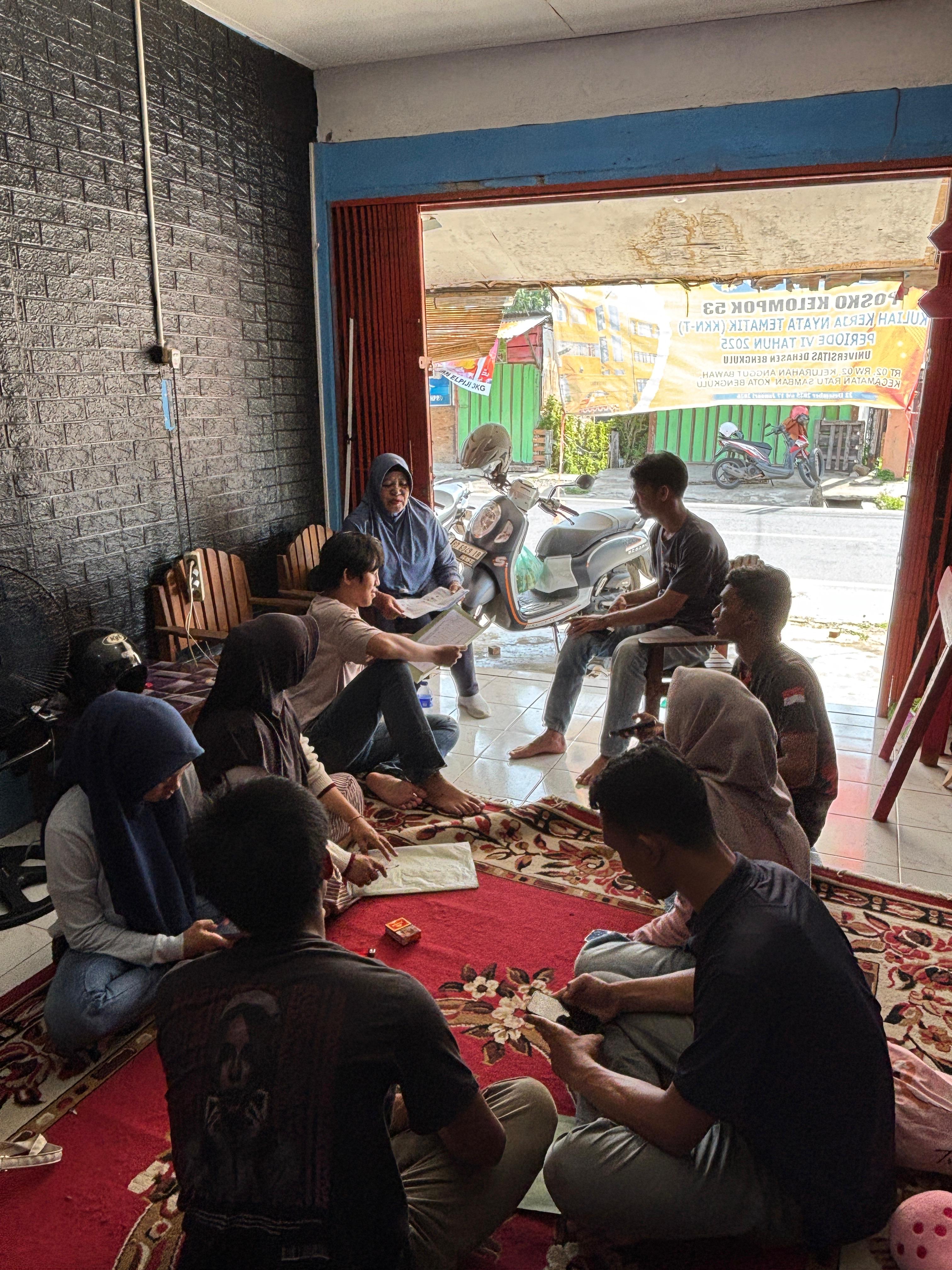 Kunjungan dosen dpl ke posko kelompok 53 kelurahan anggut bawah