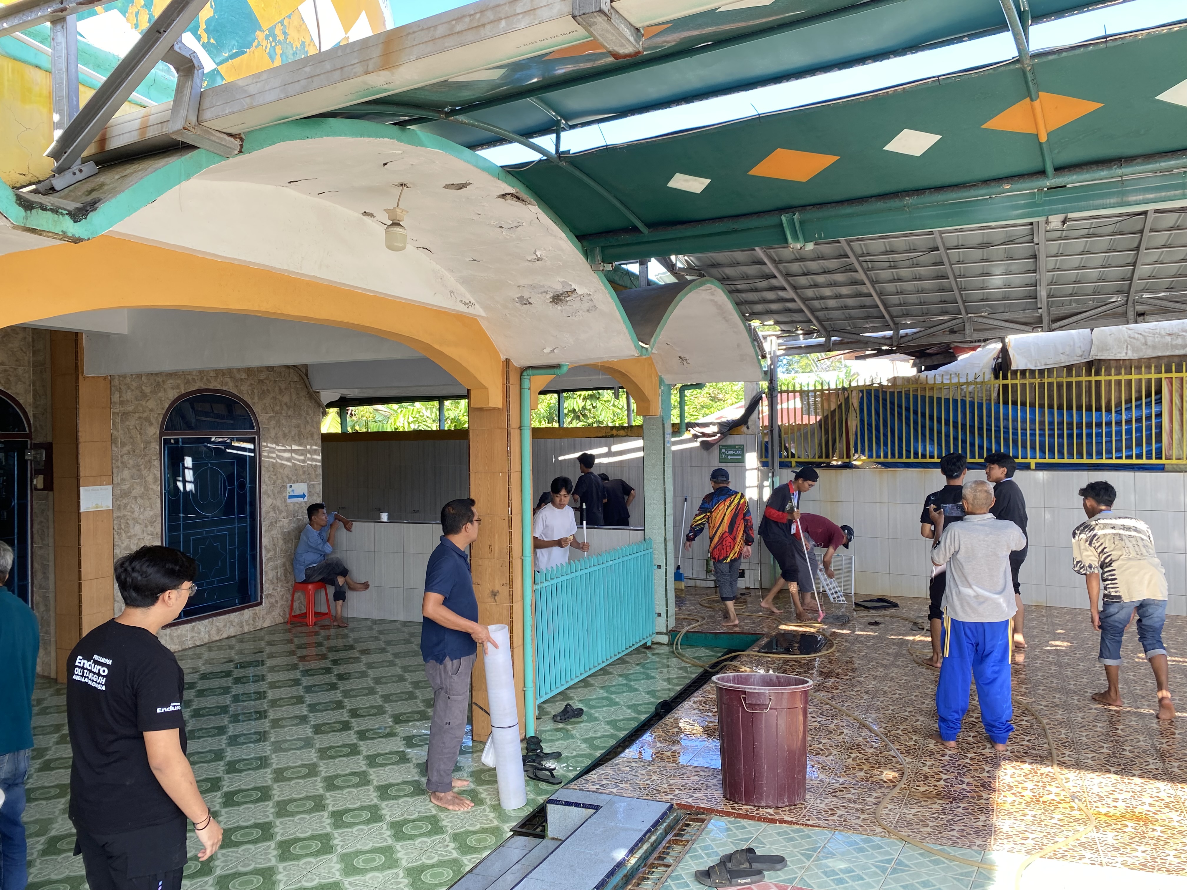 Kebersihan hari minggu di masjid nurul islam ,kelurahan anggut bawah
