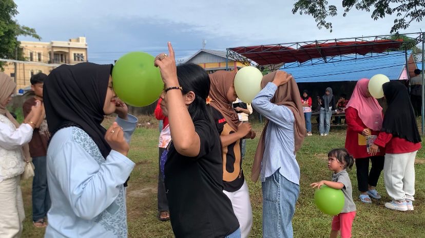 Kegiatan lomba ibu ibu di kelurahan anggut bawah