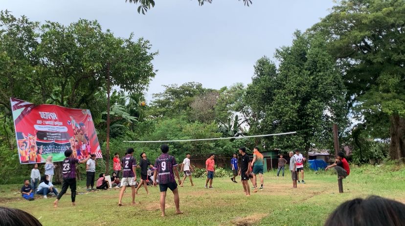 Lomba bola voli di kelurahan anggut bawah bapak bapak dan mahasiwa kkn 
