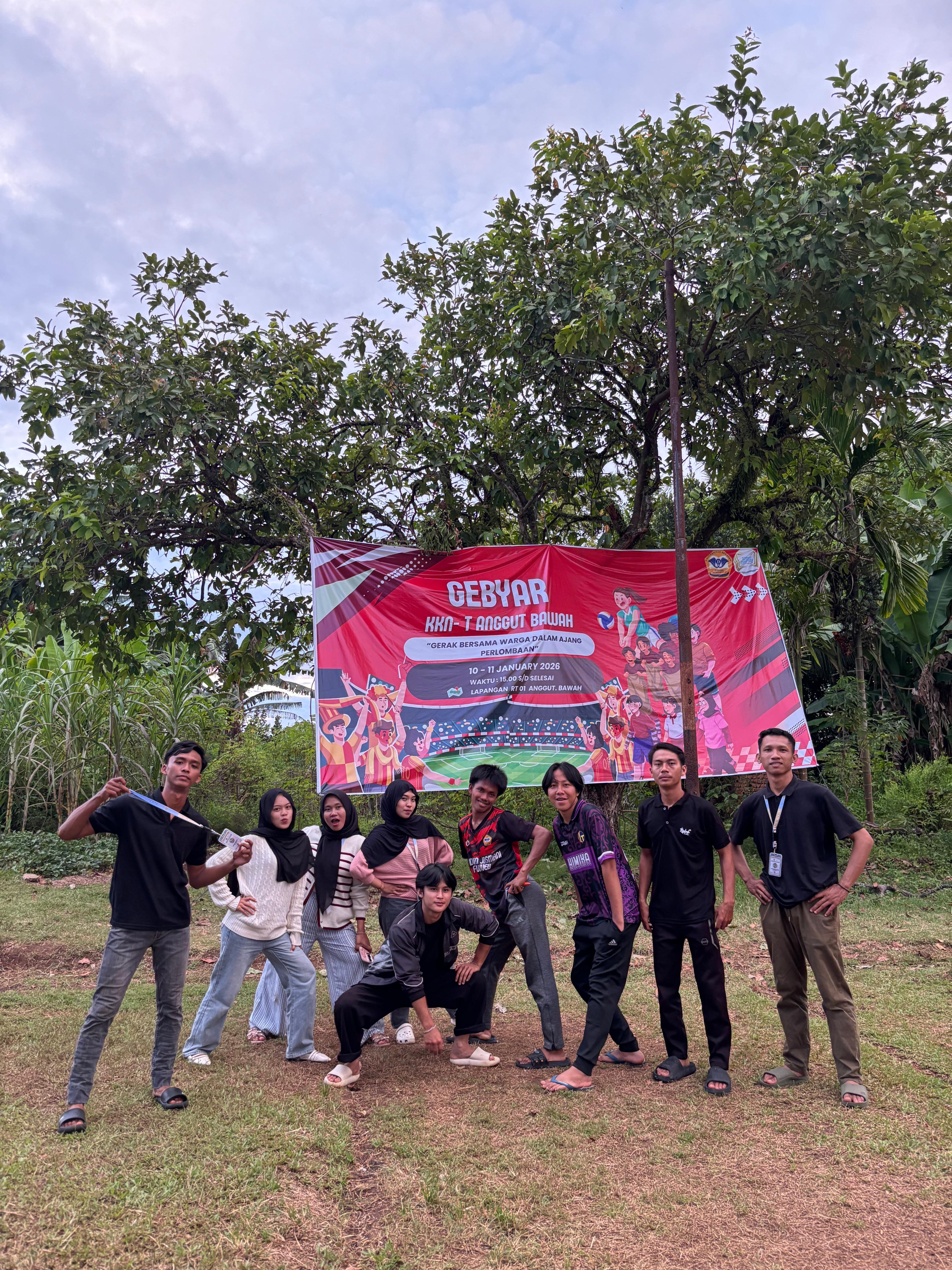 Foto bersama anggota kelompok setelah lomba berakhir.   Kelompok 53 kelurahan anggut bawah