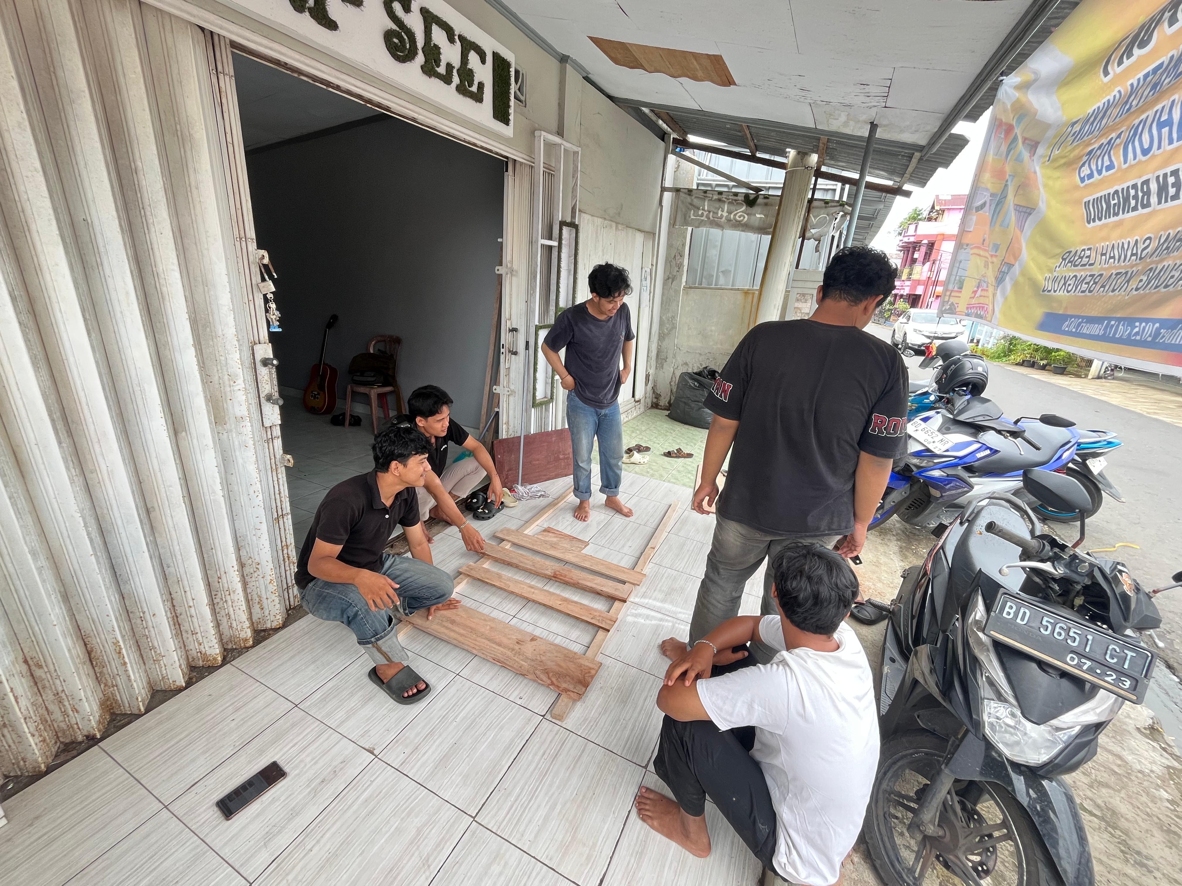 memotong kayu dan dll