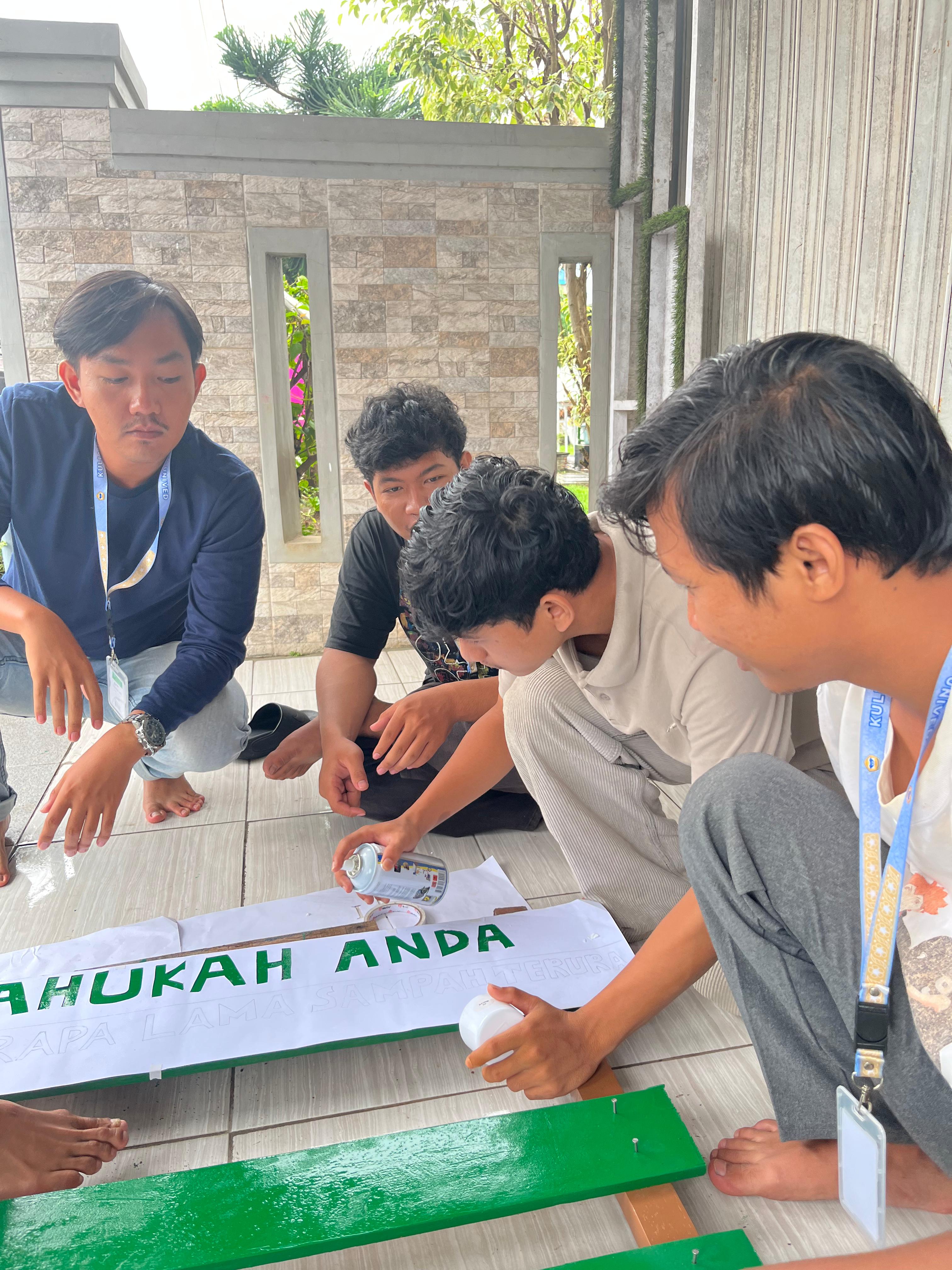 Pembuatan tulisan papan edukasi