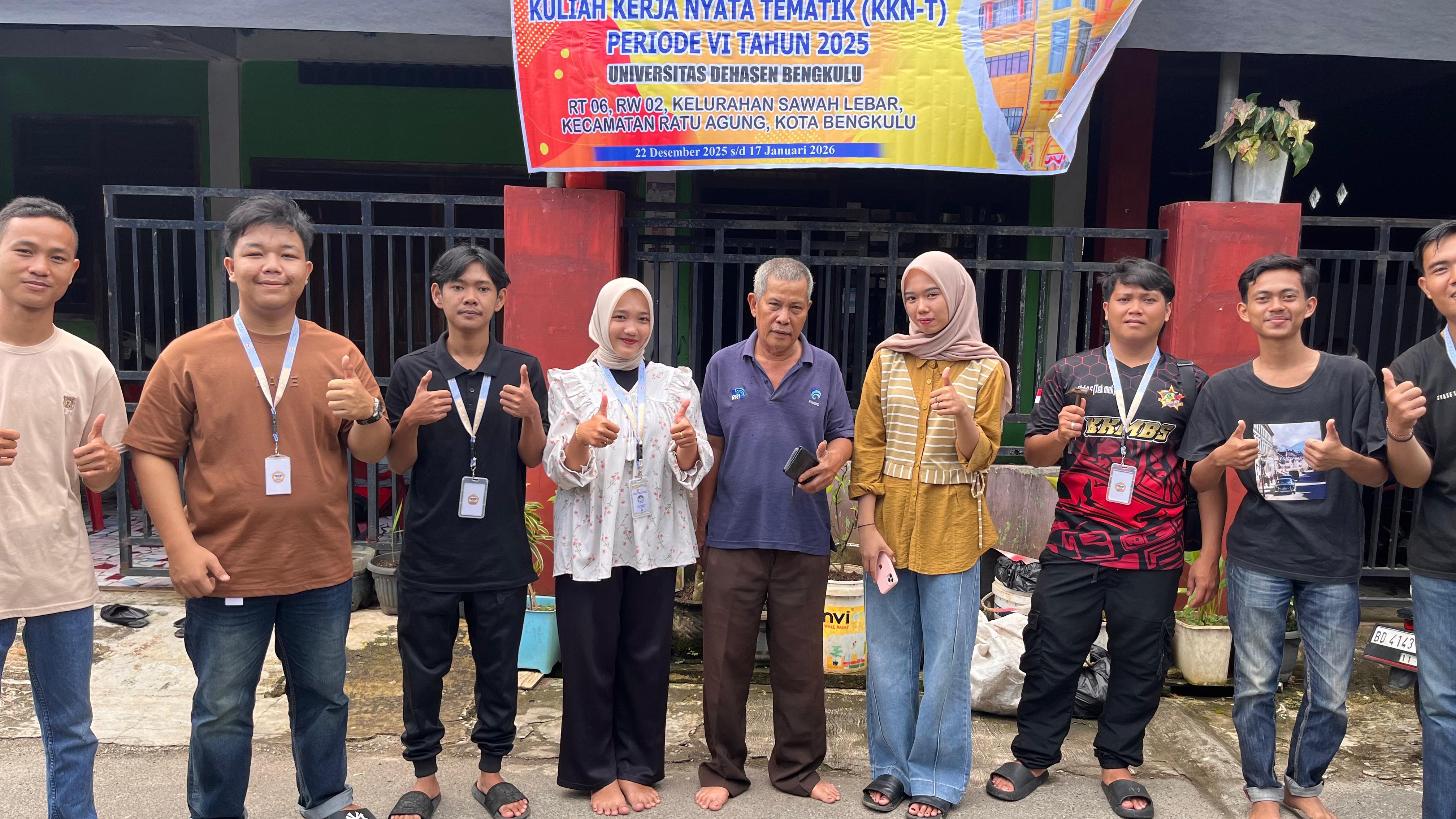 pemasangan spanduk posko 