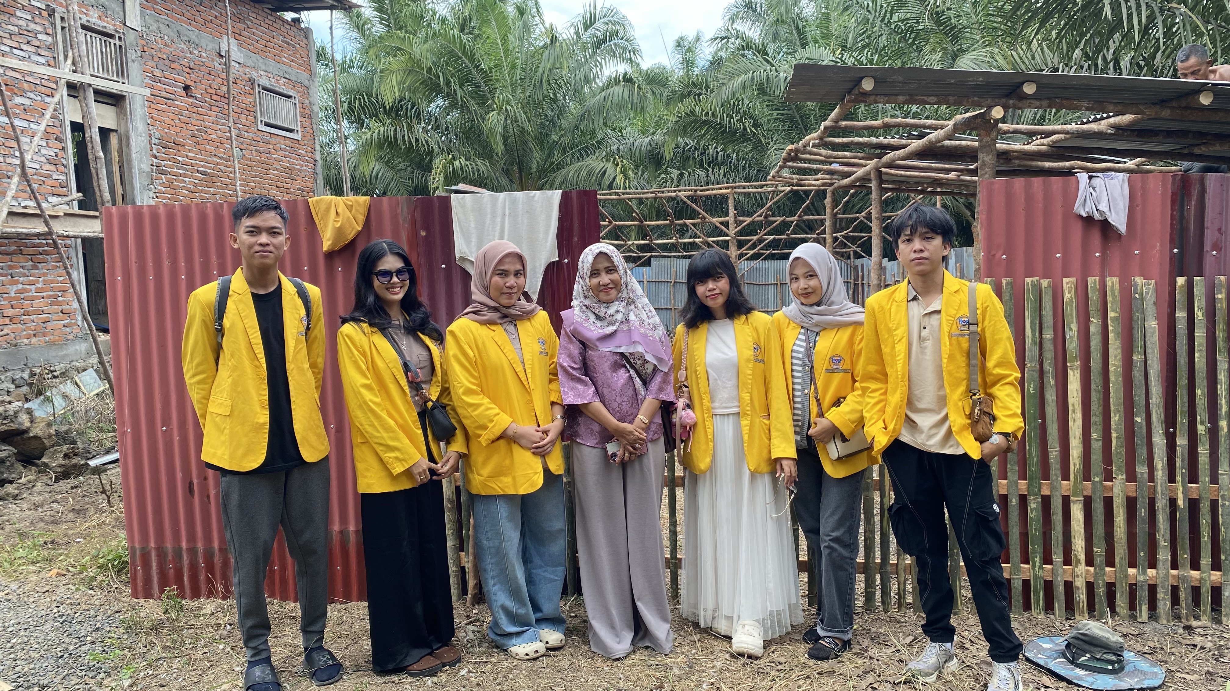 Foto bersama DPL Dilokasi Peternakan Bebek