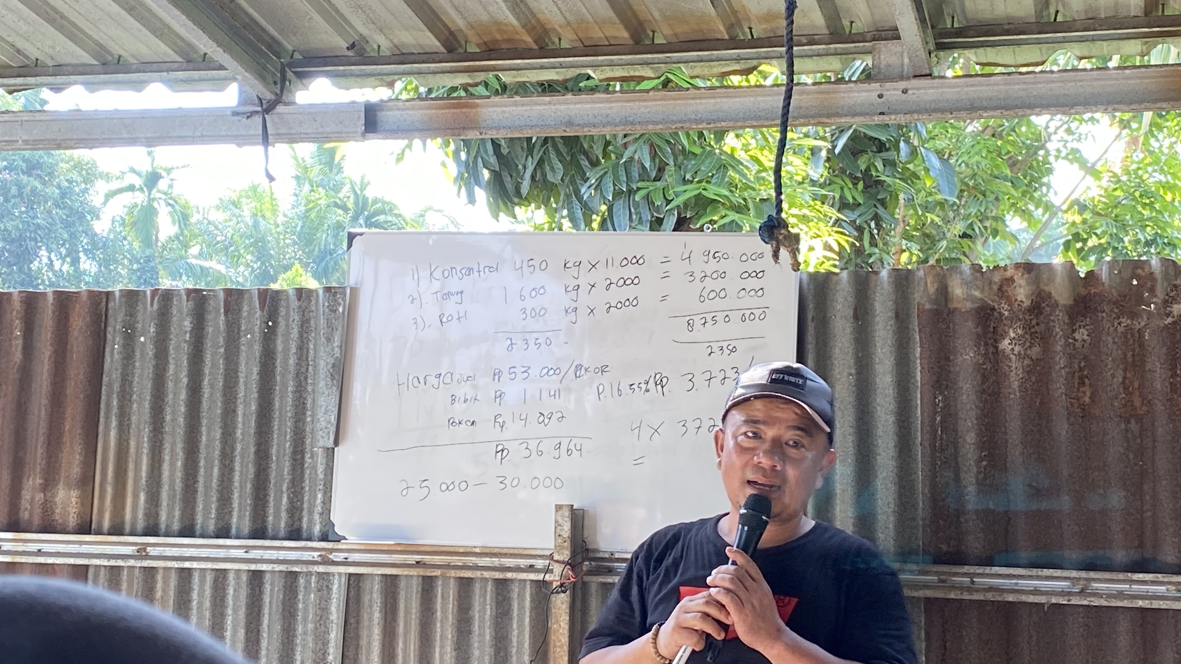 Pemateri Bapak Yudi Menjelaskan Tentang Modal dan Untung Peternakan Bebek