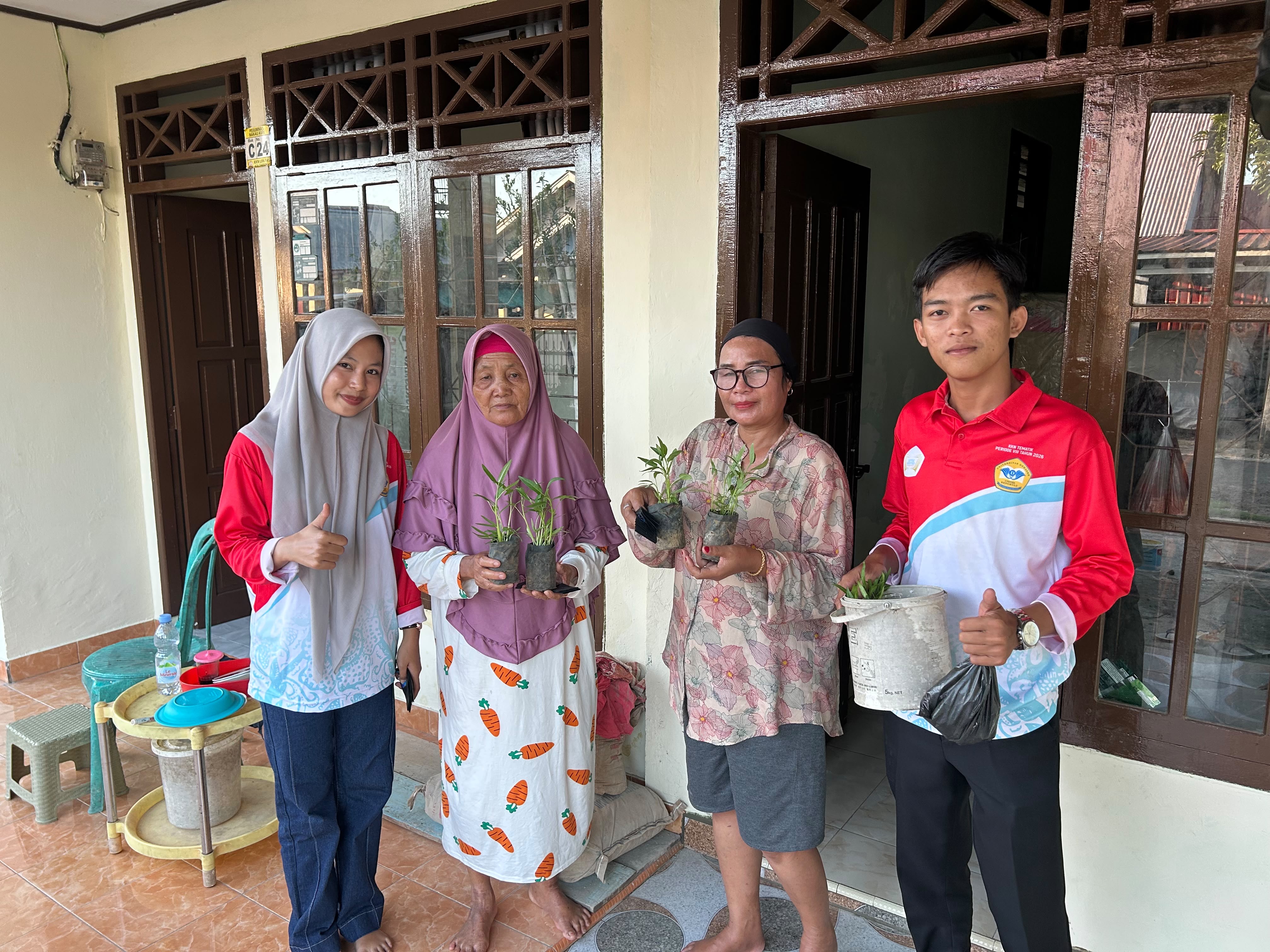 Proker Hidroponik Pembagian Bibit Kangkung 