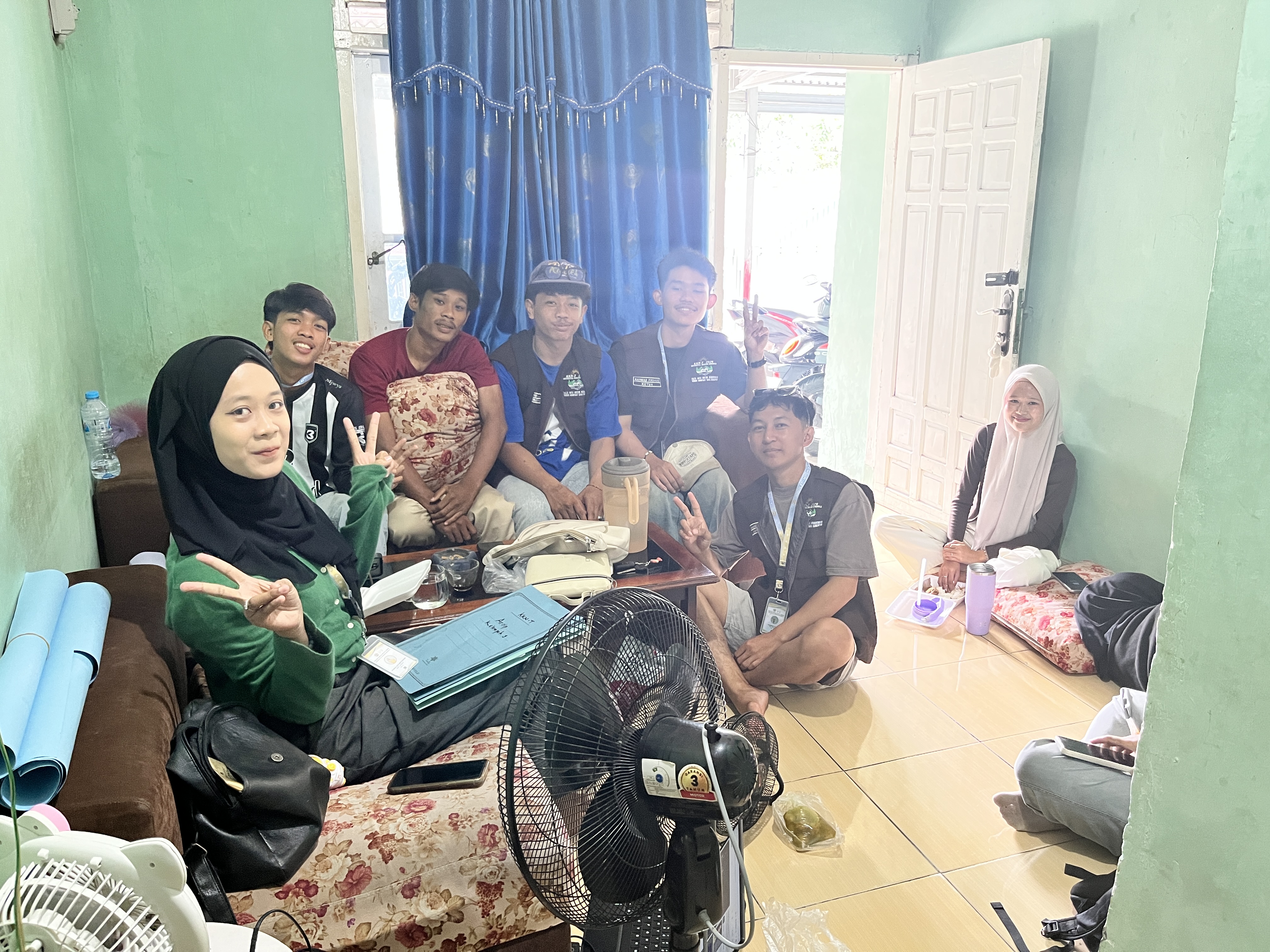 Kunjungan Silaturahmi KKN Kelompok 10 ke Posko KKN Kelompok 9