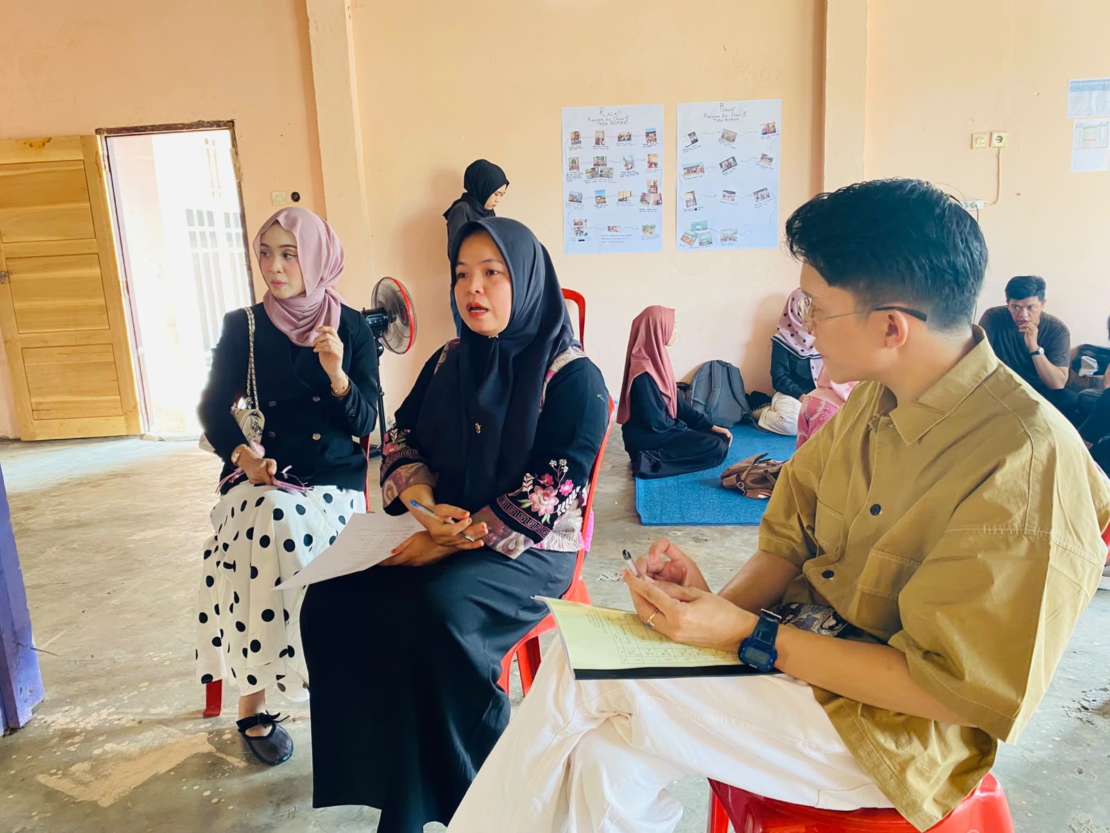 Diskusi dengan team monev untuk laporan dan artikel serta pelaksanaan proker